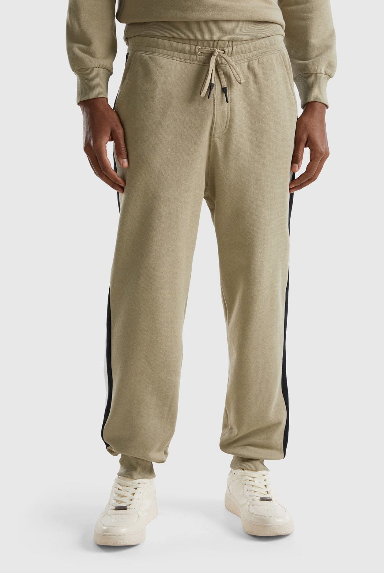 يونايتد كولورز اوف بينيتون بنطلون سادة برباط أمامي طويل رجالي