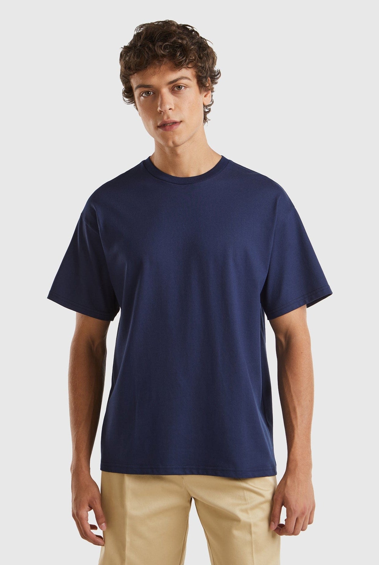 يونايتد كولورز اوف بينيتون تي شيرت رجالي قصير الأكمام برقبة دائرية ناعم