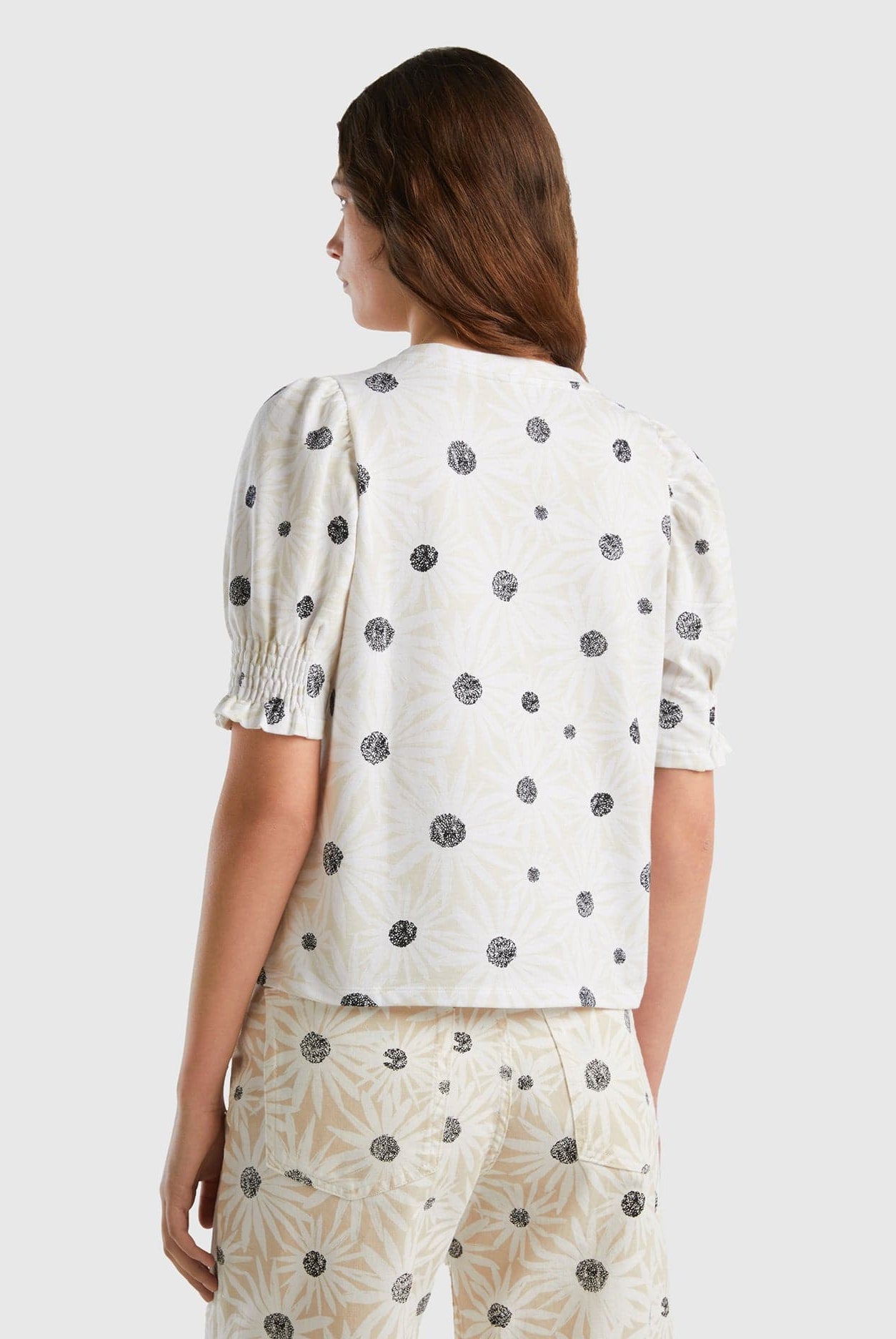 يونايتد كولورز اوف بينيتون تي شيرت منقط نص كم نسائي