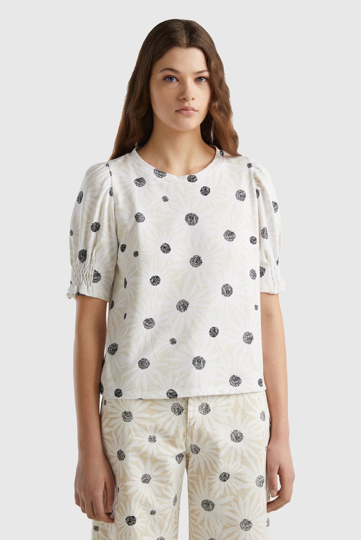 يونايتد كولورز اوف بينيتون تي شيرت منقط نص كم نسائي