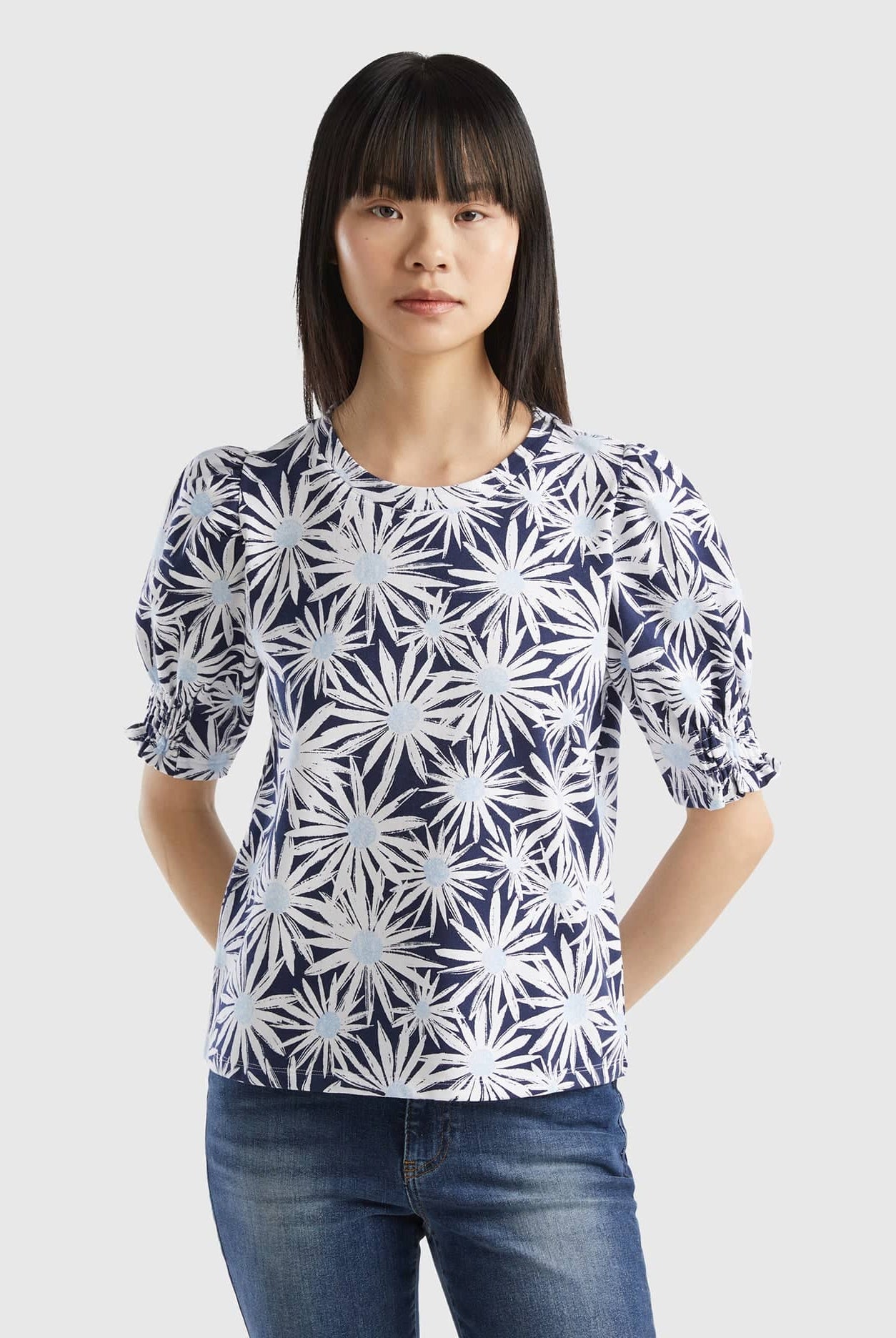 يونايتد كولورز اوف بينيتون تي شيرت منقط نص كم نسائي