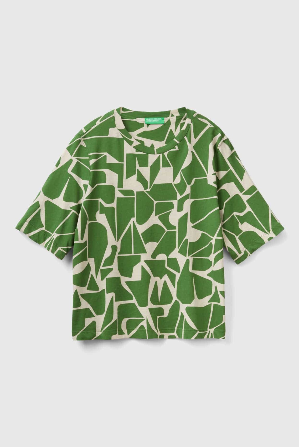 يونايتد كولورز اوف بينيتون تي شيرت نسائي بأكمام قصيرة ومطبوع وياقة دائرية