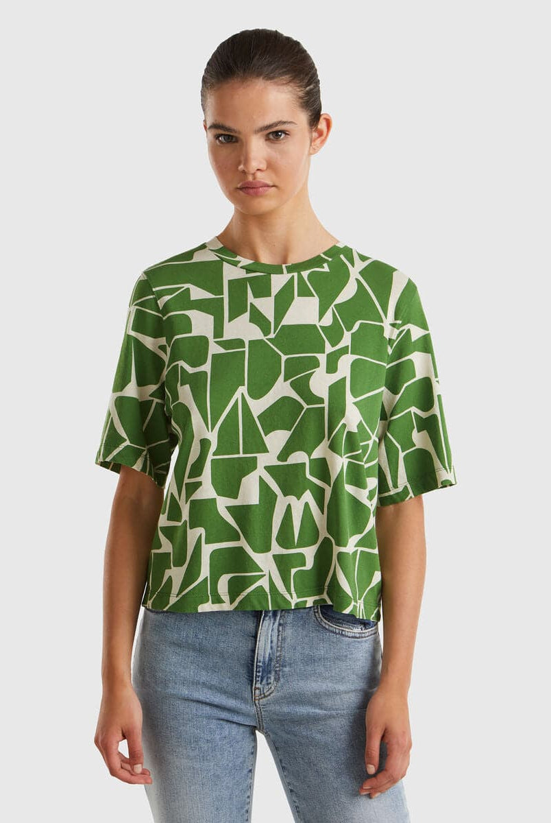 يونايتد كولورز اوف بينيتون تي شيرت نسائي بأكمام قصيرة ومطبوع وياقة دائرية