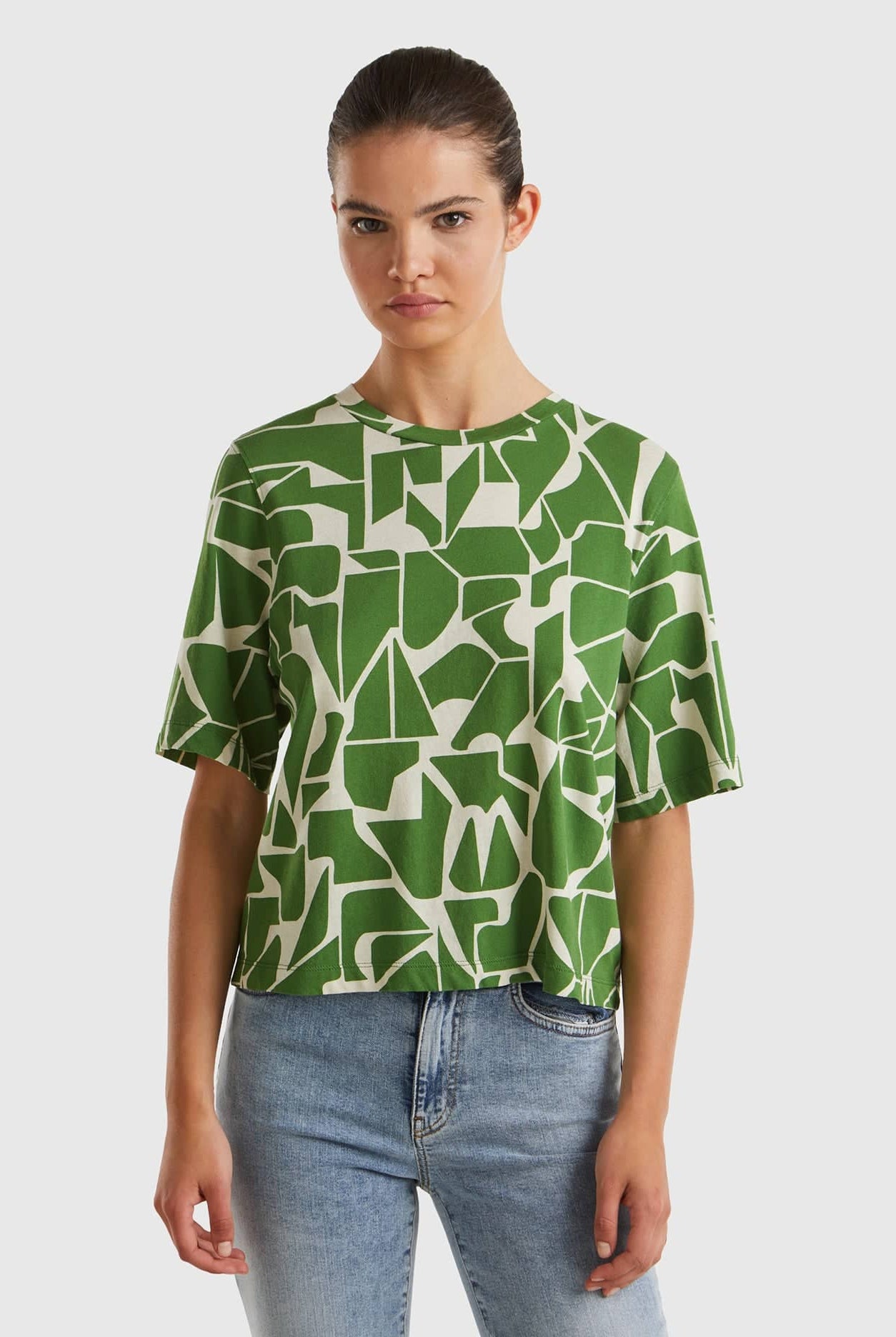 يونايتد كولورز اوف بينيتون تي شيرت نسائي بأكمام قصيرة ومطبوع وياقة دائرية