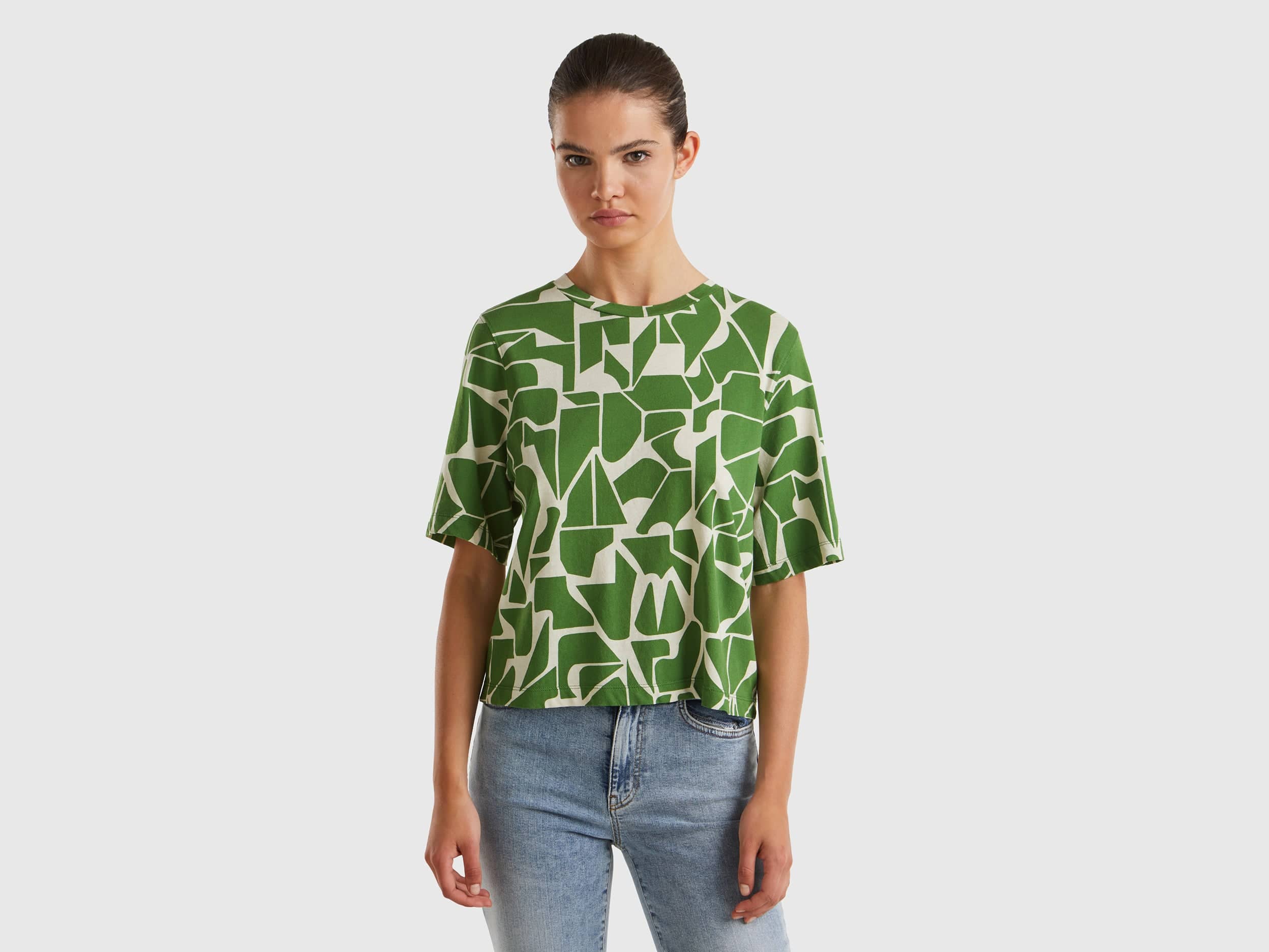 يونايتد كولورز اوف بينيتون تي شيرت نسائي بأكمام قصيرة ومطبوع وياقة دائرية