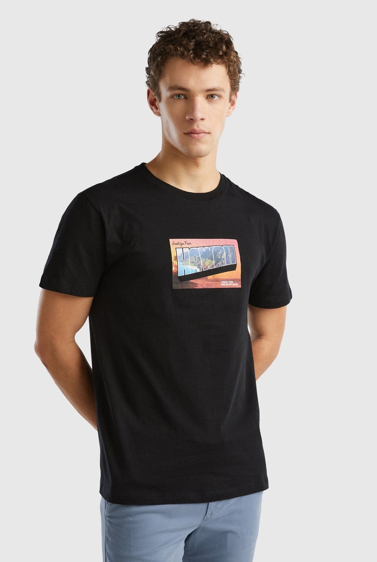 يونايتد كولورز اوف بينيتون تي شيرت بطبعة أمامية نص كم رجالي