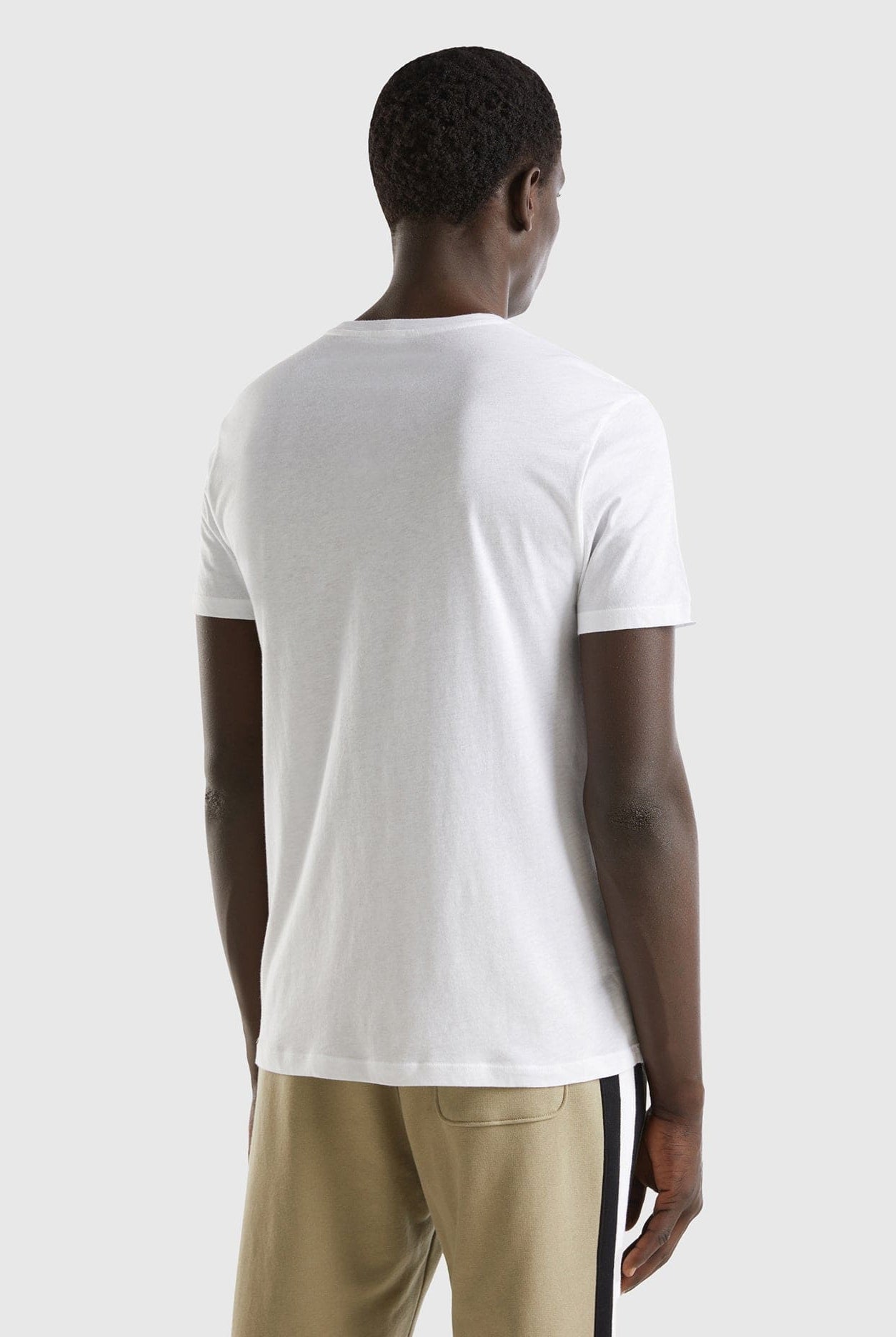 يونايتد كولورز اوف بينيتون تي شيرت بطبعة أمامية نص كم رجالي