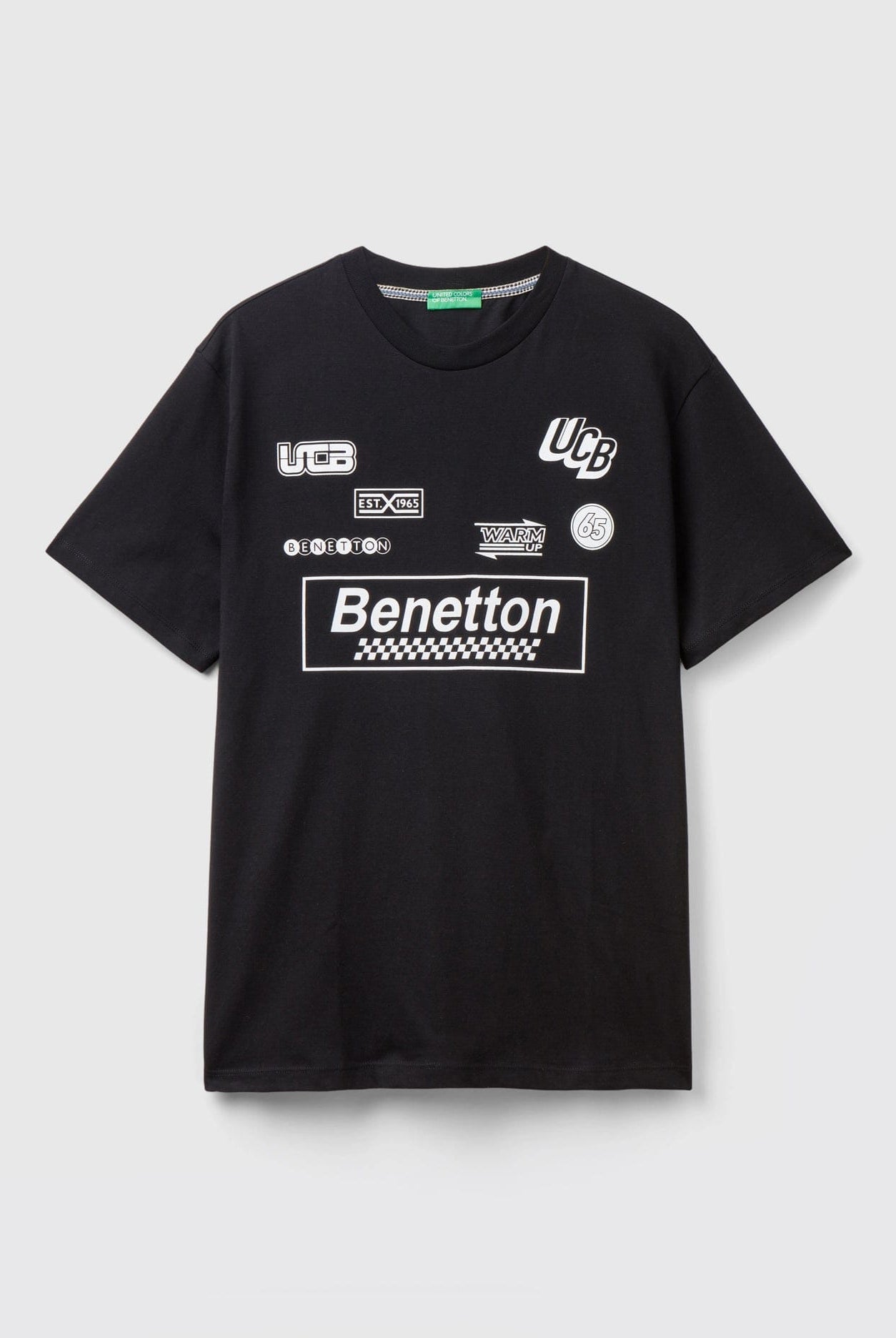 يونايتد كولورز اوف بينيتون تي شيرت رجالي بطبعة أمامية نص كم