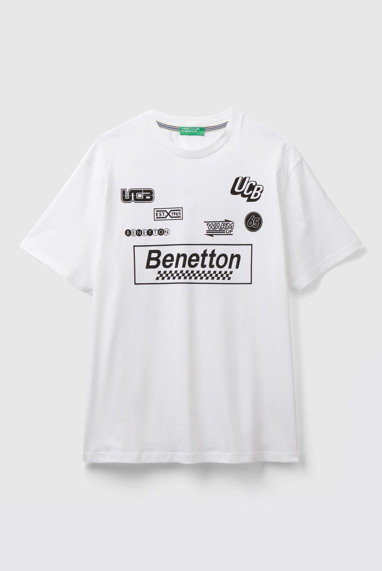 يونايتد كولورز اوف بينيتون تي شيرت رجالي بطبعة أمامية نص كم