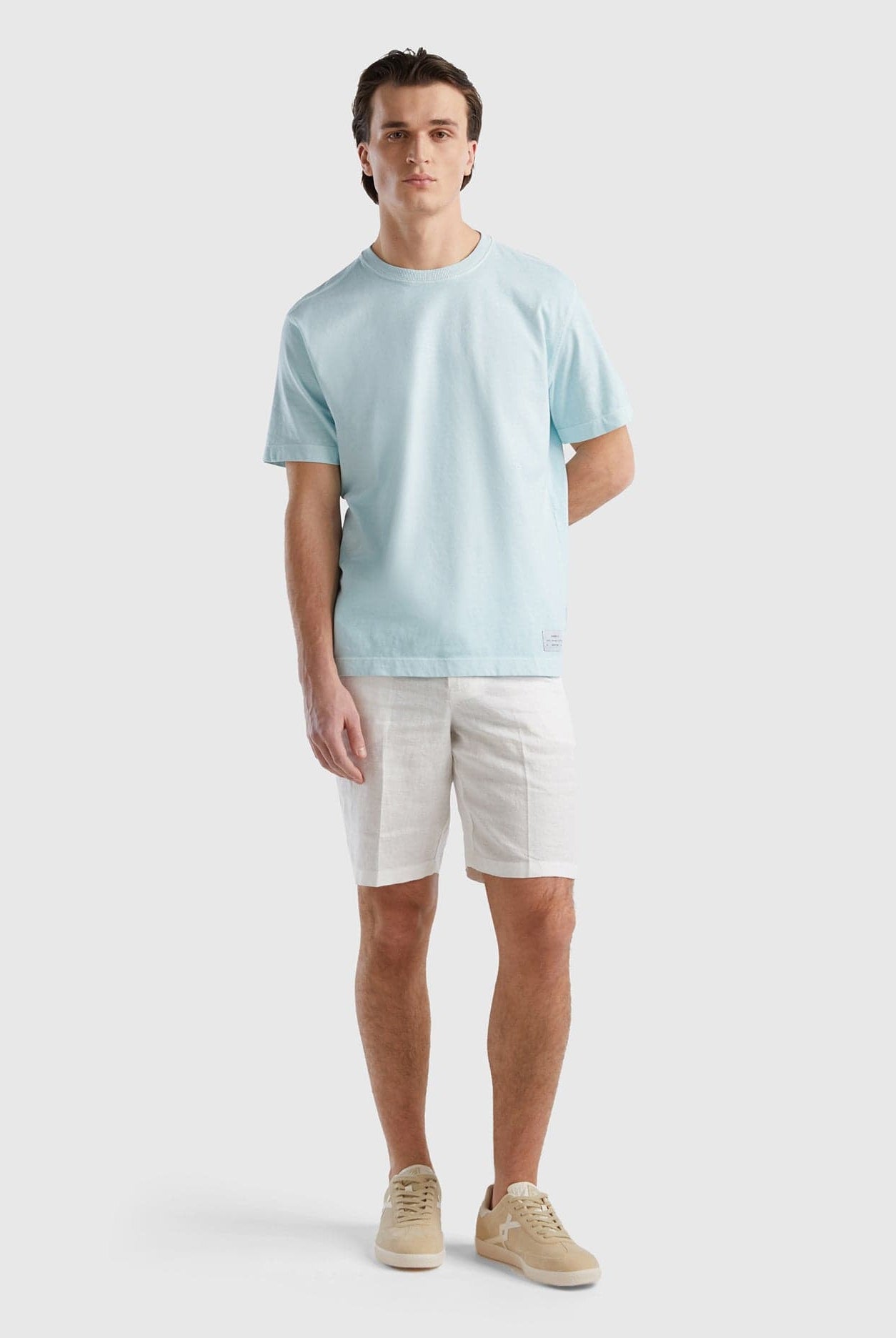 يونايتد كولورز اوف بينيتون قميص رجالي قطن عضوي بنسبة 100% برقبة دائرية