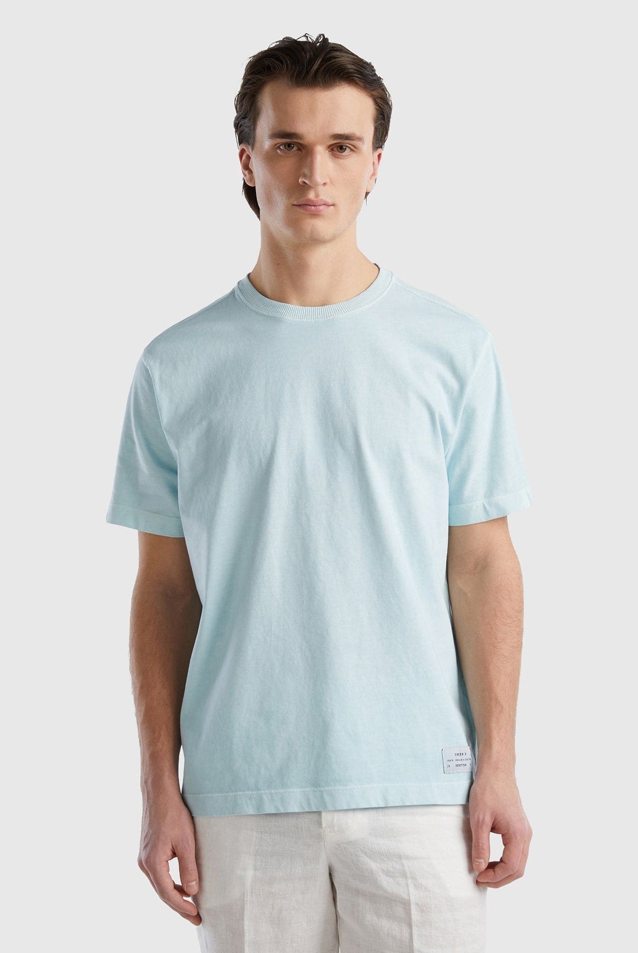 يونايتد كولورز اوف بينيتون قميص رجالي قطن عضوي بنسبة 100% برقبة دائرية