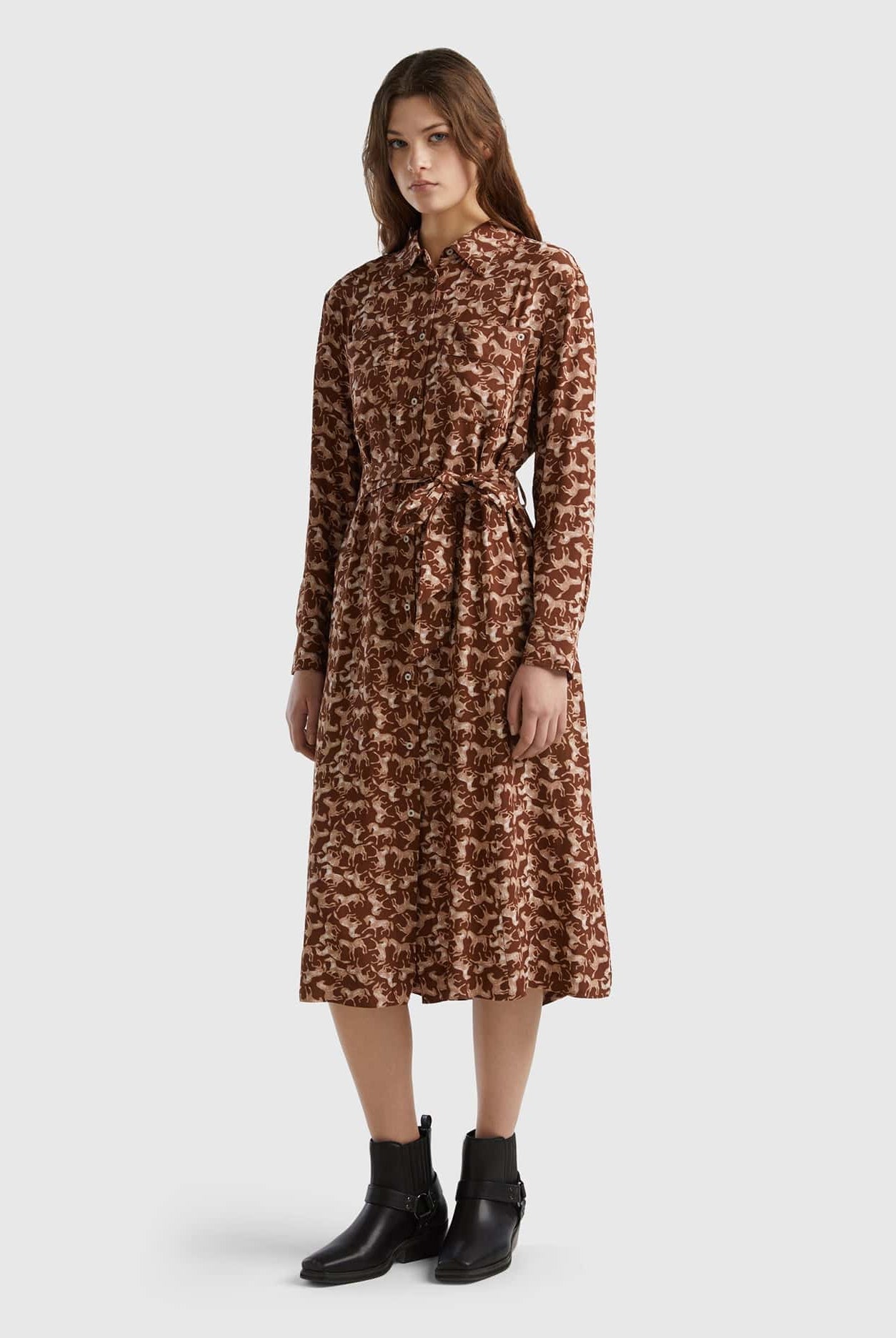 يونايتد كولورز اوف بينيتون فستان ميدي قميص نسائي بطباعة الحصان