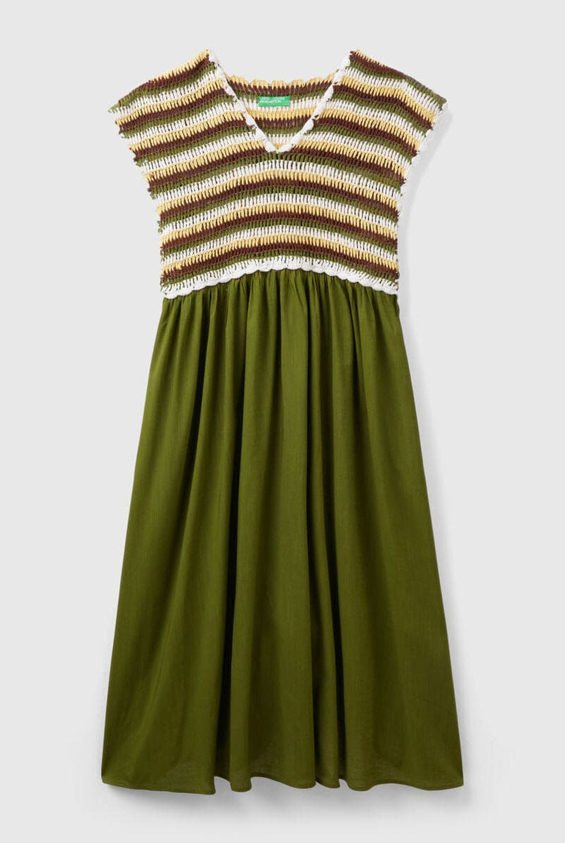 يونايتد كولورز اوف بينيتون فستان نسائي ميدي بدون اكمام ورقبة شكل v مطرز من الاعلى