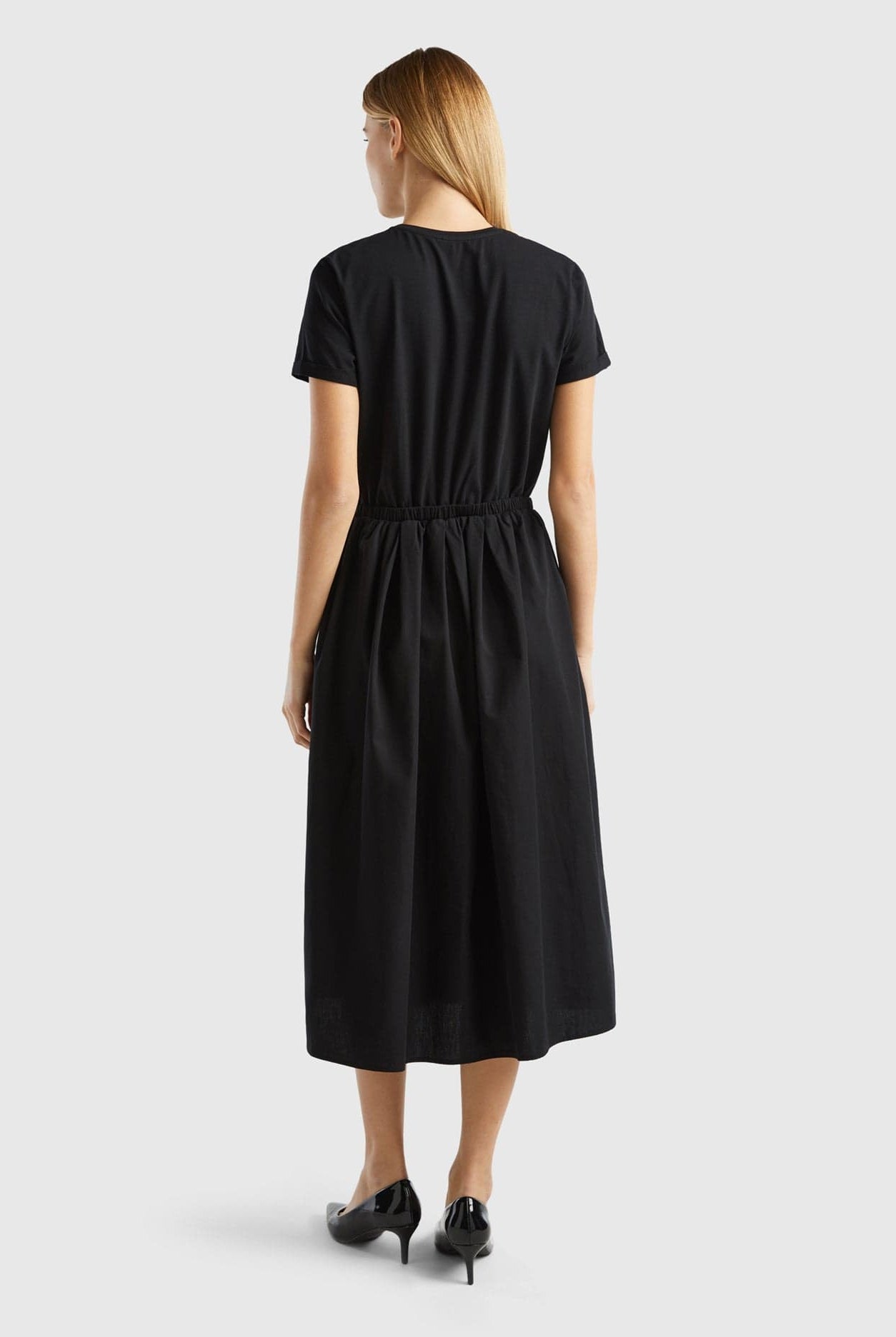 يونايتد كولورز اوف بينيتون فستان طويل من القطن بخصر مطاطي للنساء