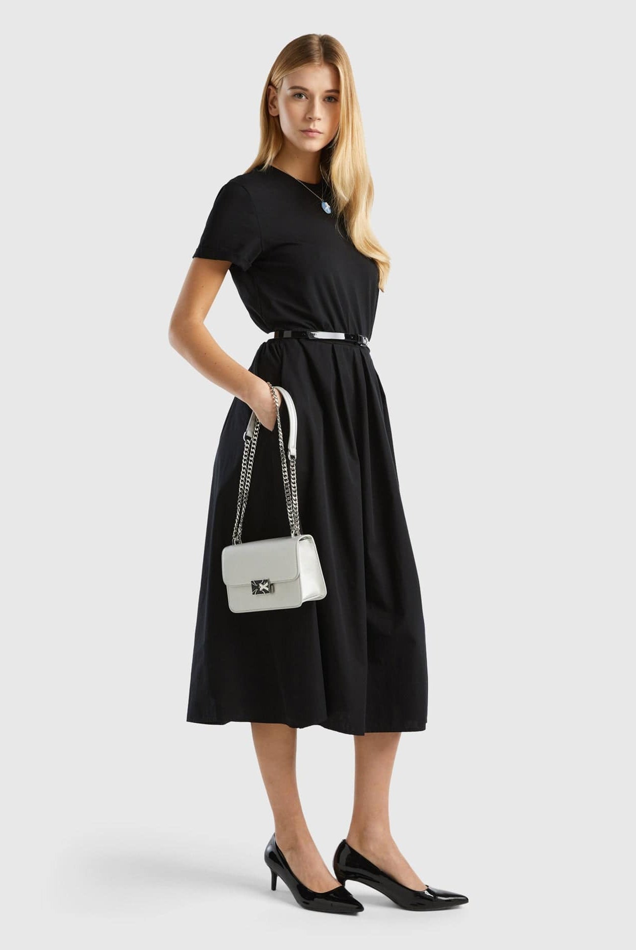 يونايتد كولورز اوف بينيتون فستان طويل من القطن بخصر مطاطي للنساء