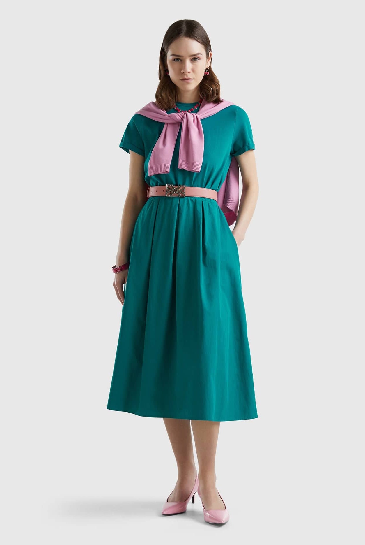 يونايتد كولورز اوف بينيتون فستان طويل من القطن بخصر مطاطي للنساء