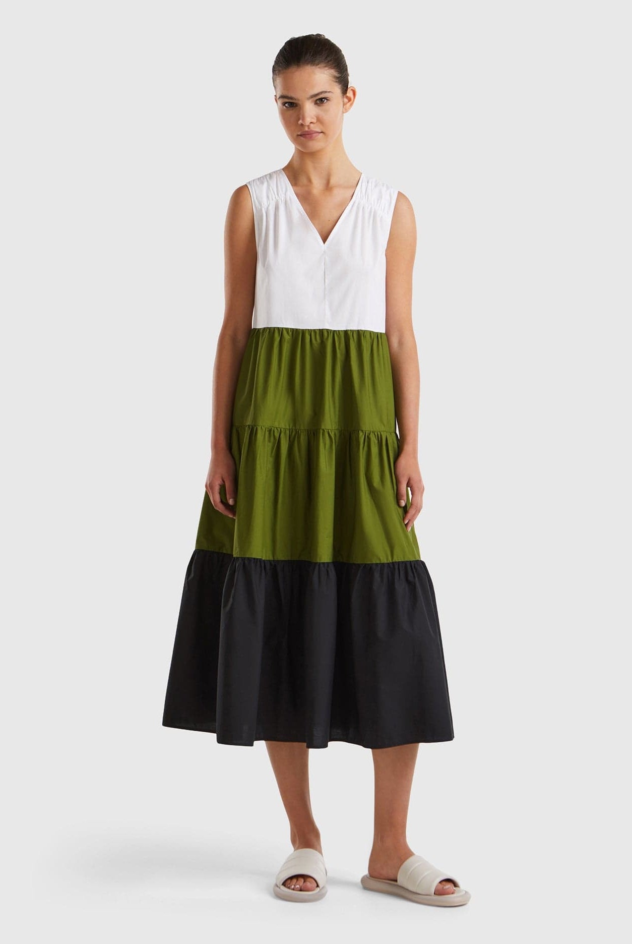 يونايتد كولورز اوف بينيتون فستان نسائي ميدي بدون اكمام ورقبة شكل v