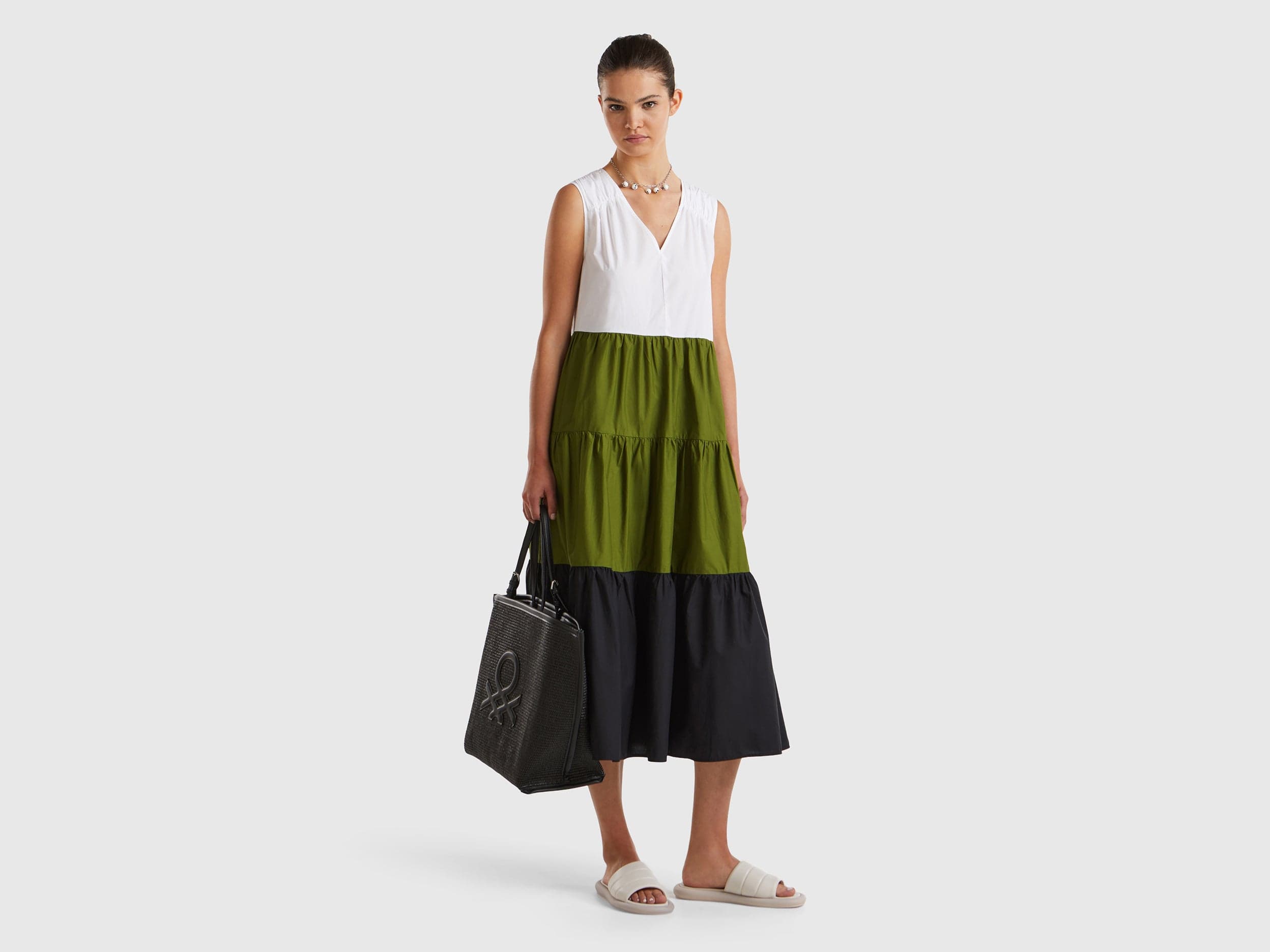 يونايتد كولورز اوف بينيتون فستان نسائي ميدي بدون اكمام ورقبة شكل v