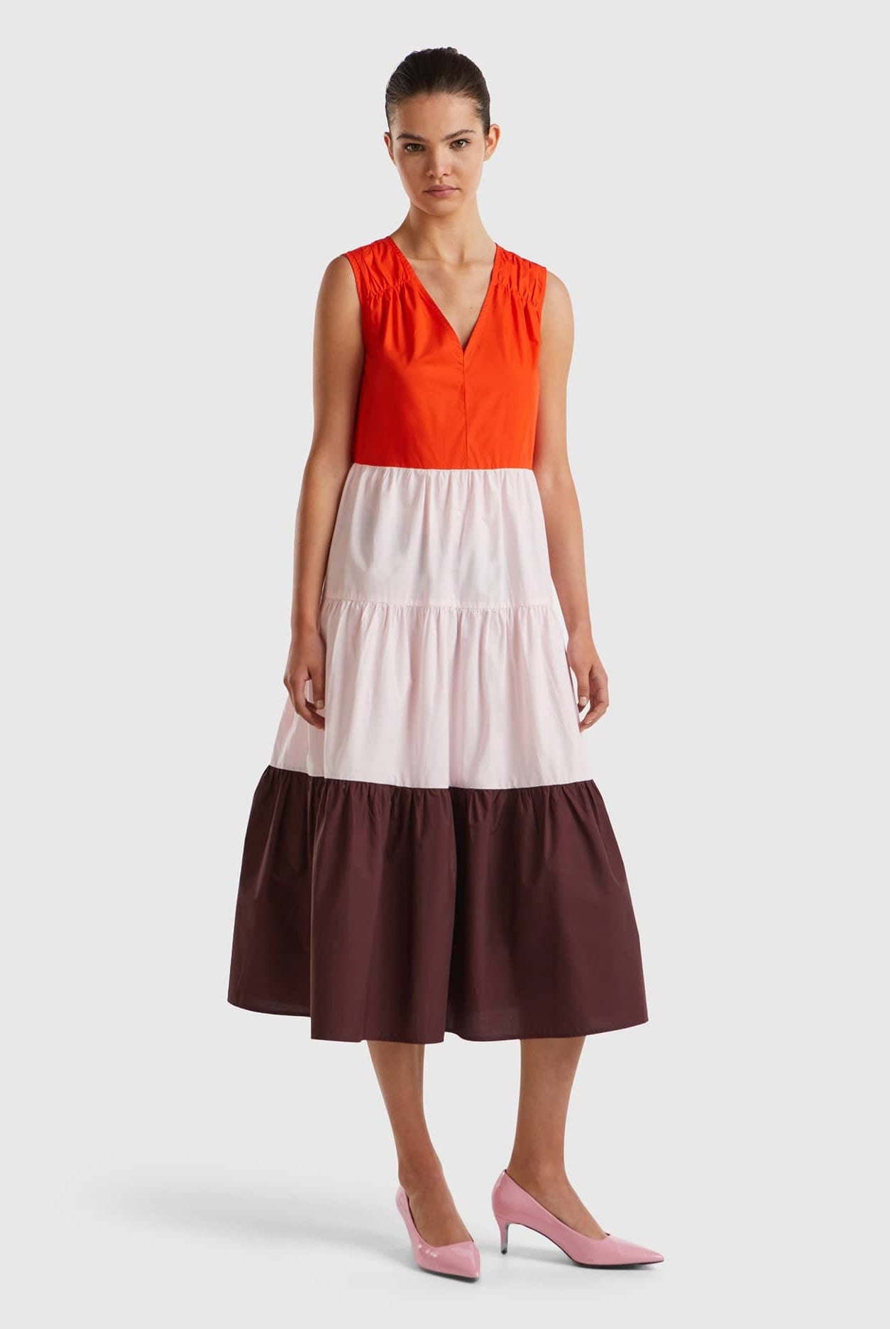 يونايتد كولورز اوف بينيتون فستان نسائي ميدي بدون اكمام ورقبة شكل v