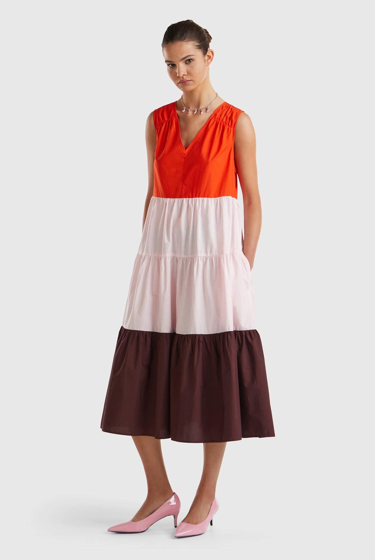 يونايتد كولورز اوف بينيتون فستان نسائي ميدي بدون اكمام ورقبة شكل v