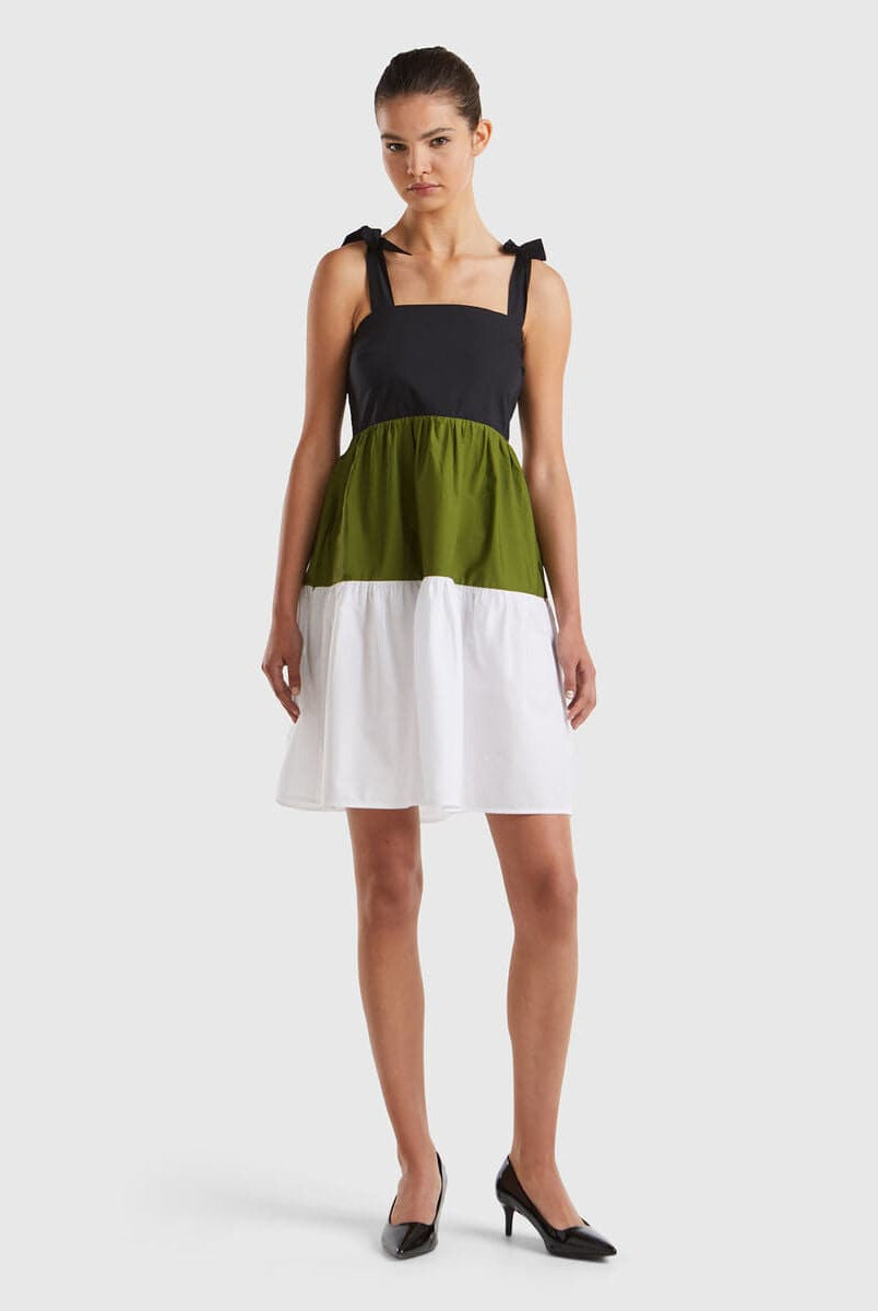 يونايتد كولورز اوف بينيتون فستان نسائي قصير بدون اكمام وبفيونكة على الحمالات