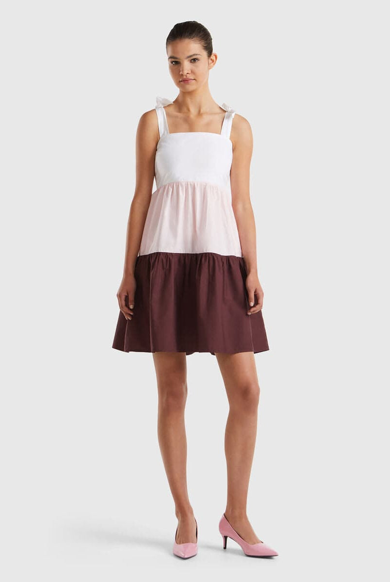 يونايتد كولورز اوف بينيتون فستان نسائي قصير بدون اكمام وبفيونكة على الحمالات