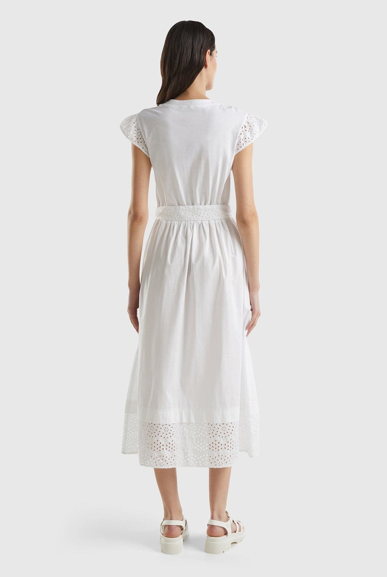 يونايتد كولورز اوف بينيتون فستان ميدي أسود بأكمام فراشة مخرمة للنساء