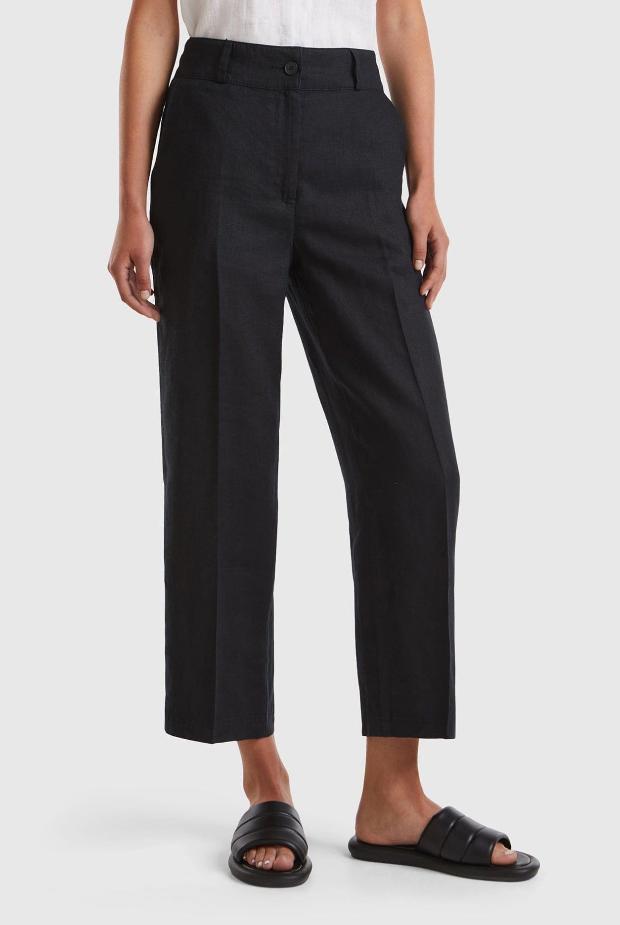 يونايتد كولورز اوف بينيتون بنطلون كلاسيك نسائي واسع وبجيوب جانبيه