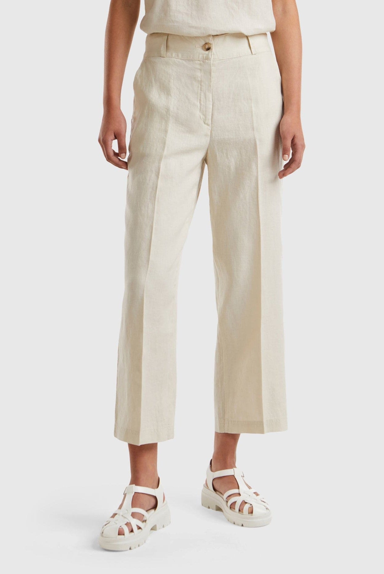 يونايتد كولورز اوف بينيتون بنطلون كلاسيك نسائي واسع وبجيوب جانبيه