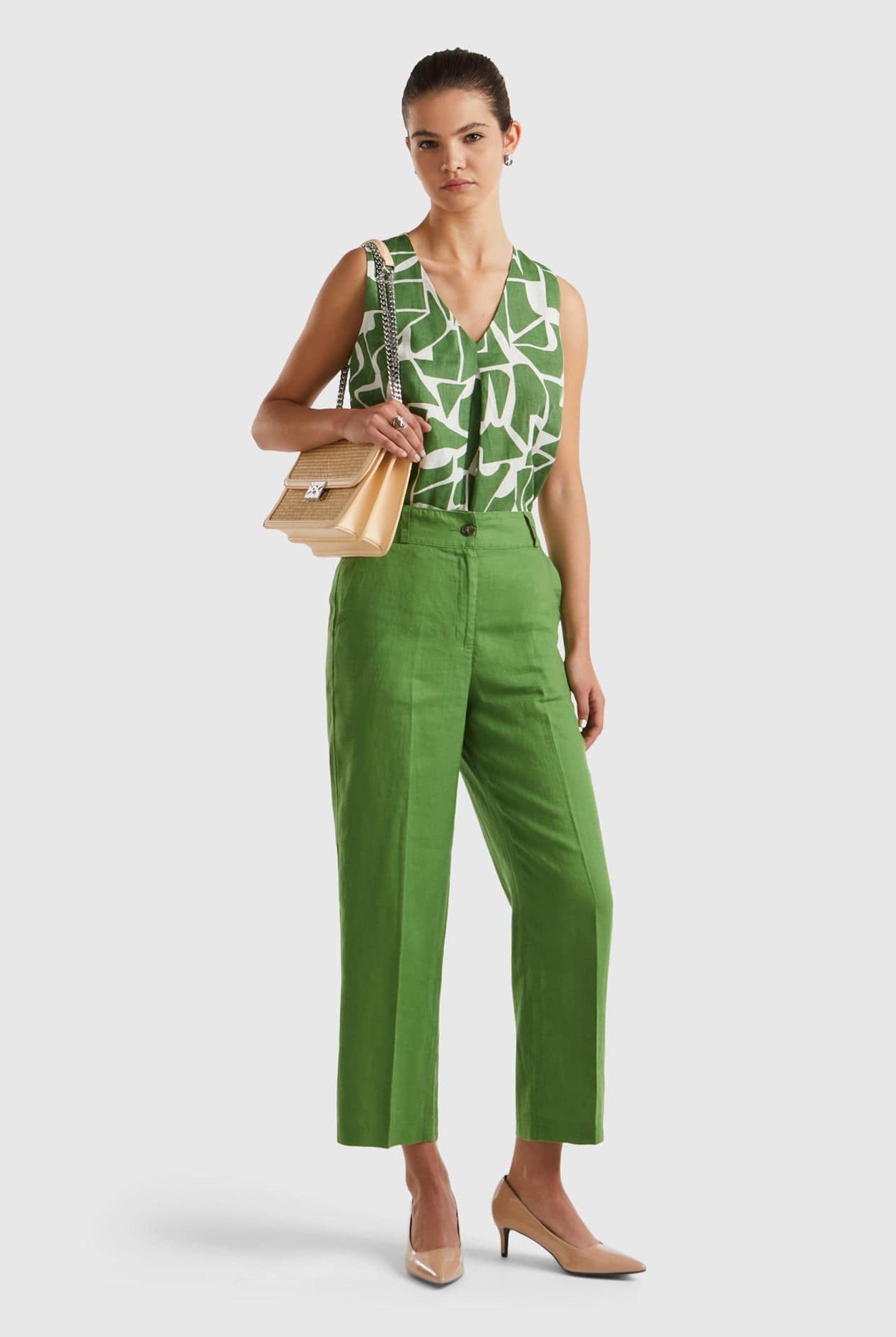 يونايتد كولورز اوف بينيتون بنطلون كلاسيك نسائي واسع وبجيوب جانبيه