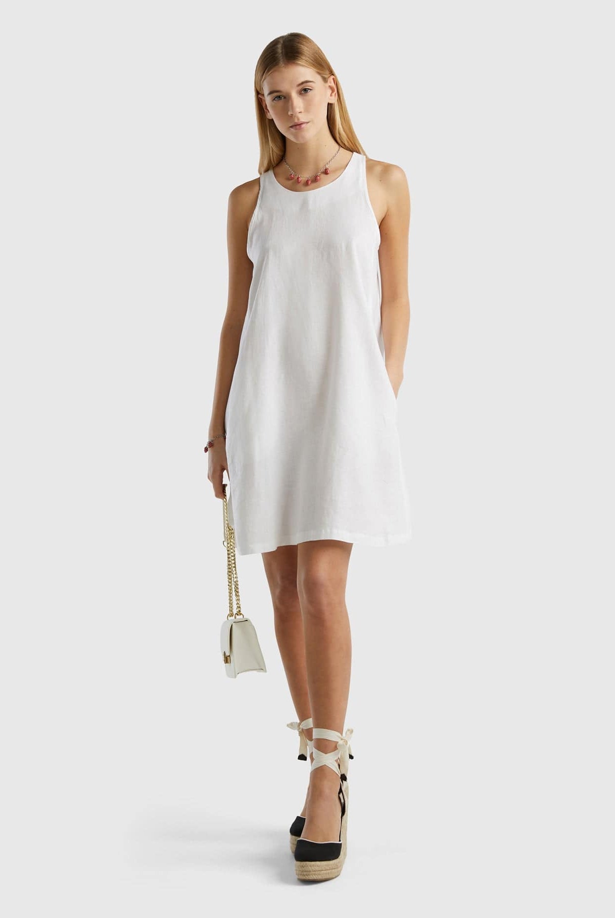 يونايتد كولورز اوف بينيتون فستان قصير نسائي بدون أكمام من الكتان الخالص