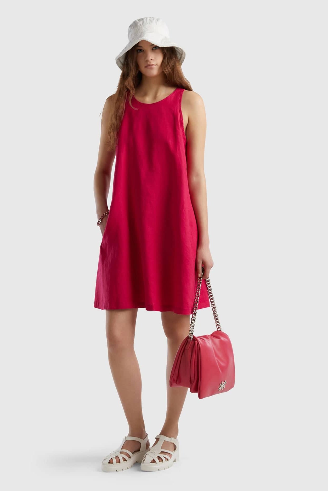 يونايتد كولورز اوف بينيتون فستان قصير نسائي بدون أكمام من الكتان الخالص