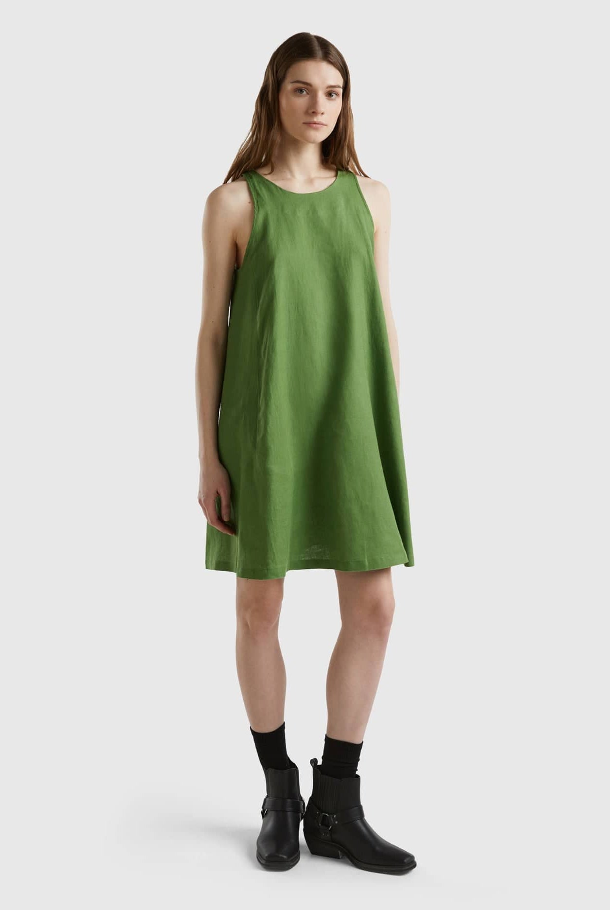 يونايتد كولورز اوف بينيتون فستان قصير نسائي بدون أكمام من الكتان الخالص