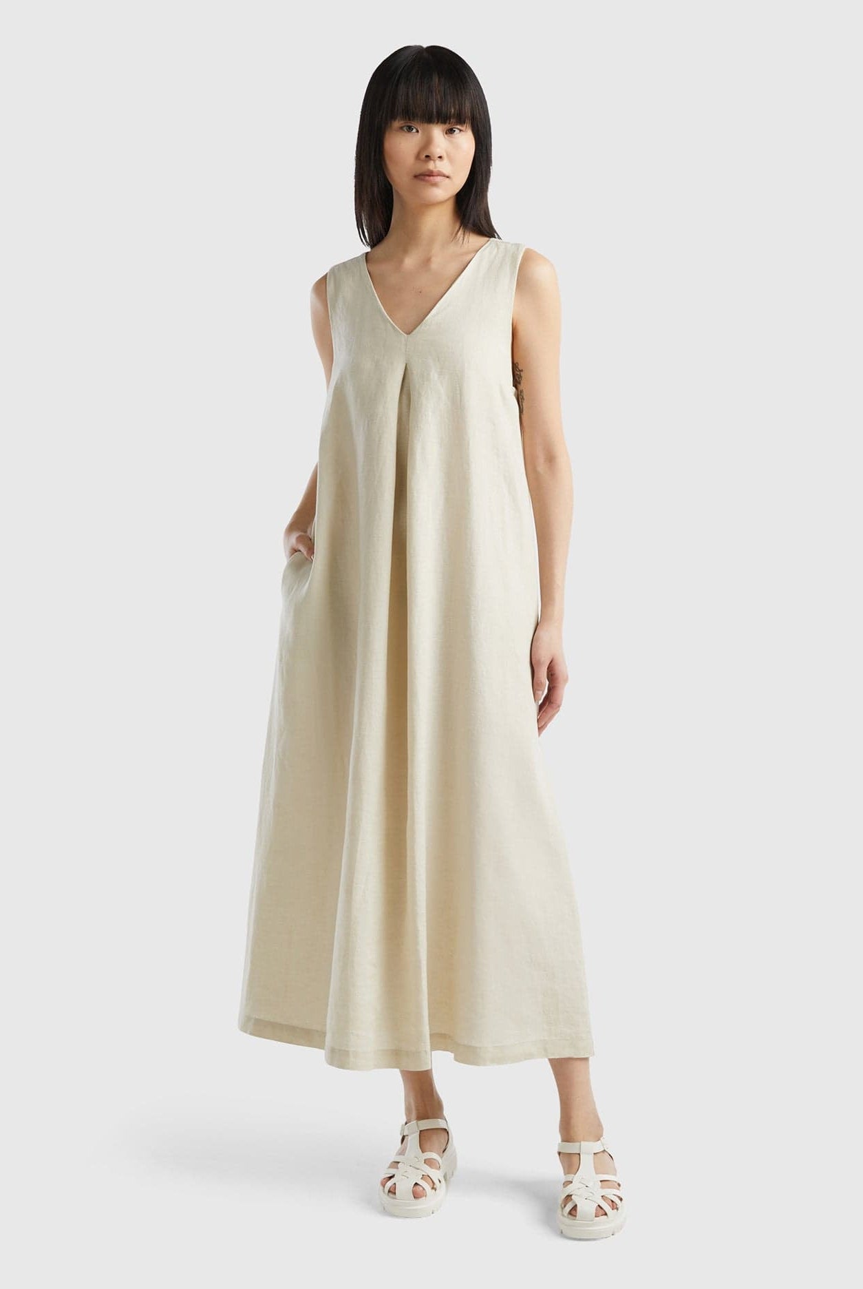 يونايتد كولورز اوف بينيتون فستان ميدي نسائي بدون اكمام