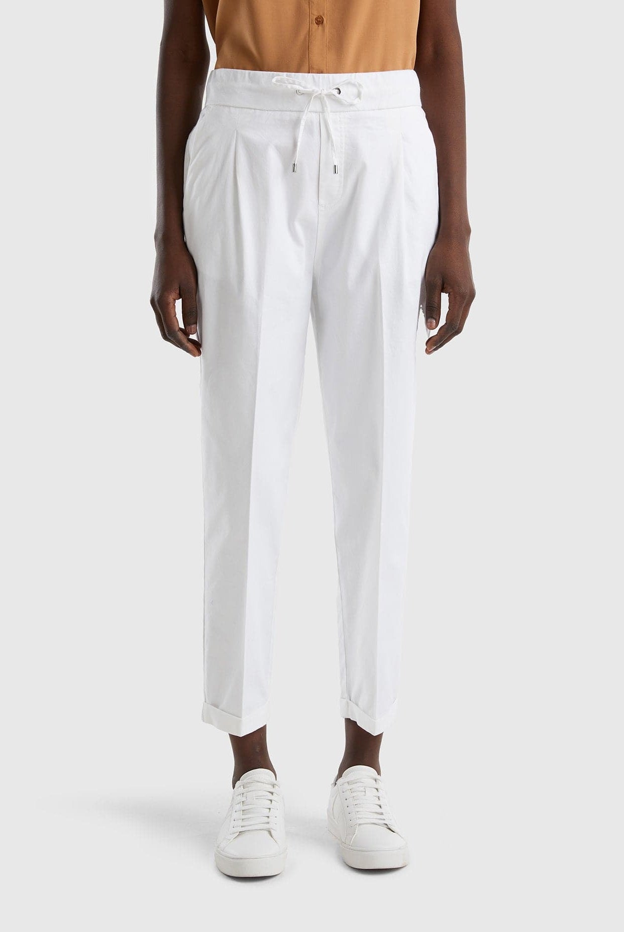 يونايتد كولورز اوف بينيتون بنطلون جوغر نسائي من القطن المطاطي وبرباط عالخصر