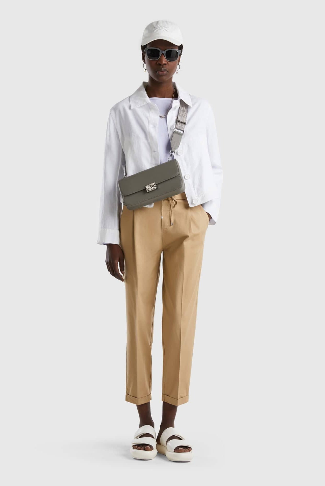 يونايتد كولورز اوف بينيتون بنطلون جوغر نسائي من القطن المطاطي وبرباط عالخصر