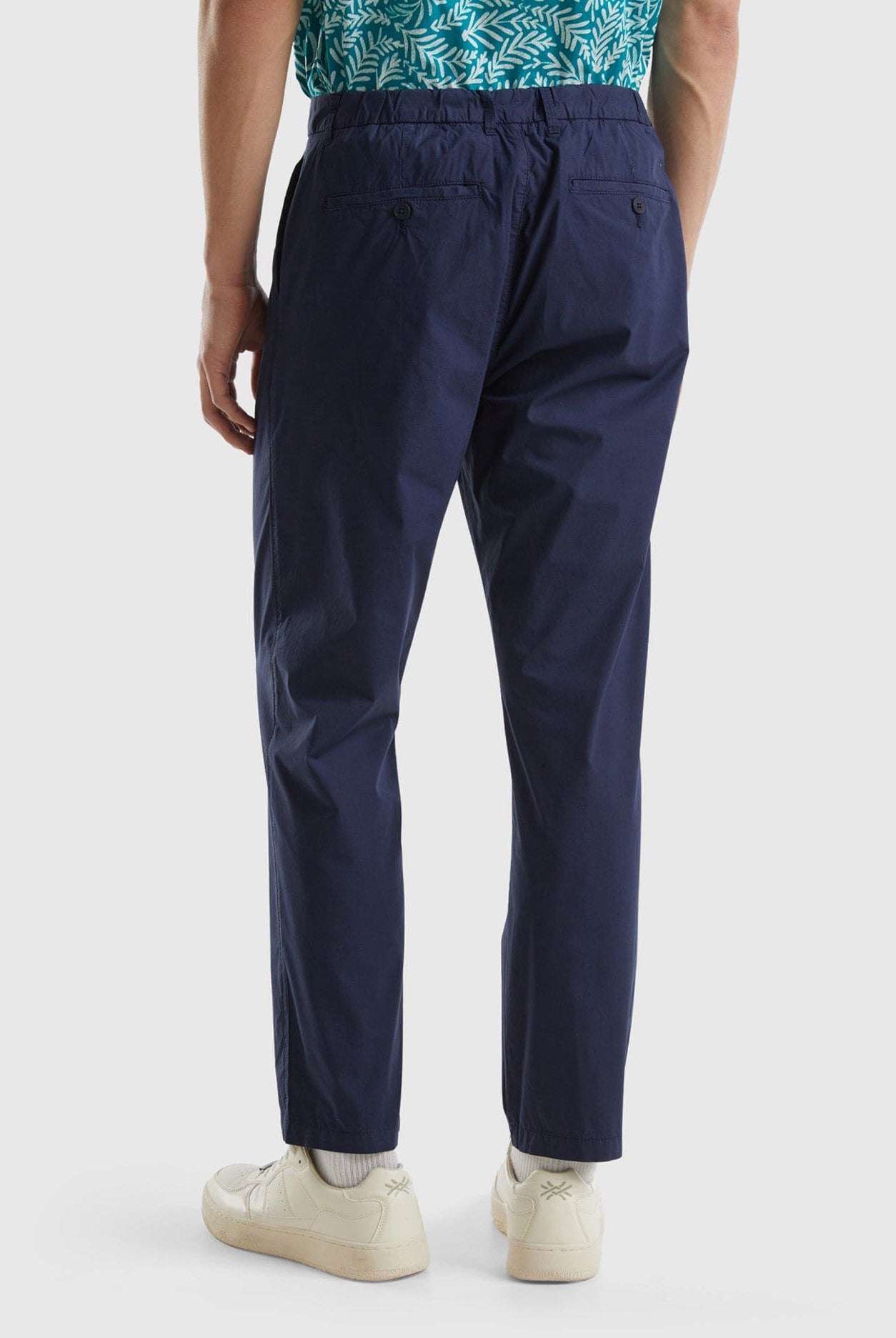 يونايتد كولورز اوف بينيتون بنطلون تشينو من القطن مزود بأربعة جيوب وفتحات للحزام