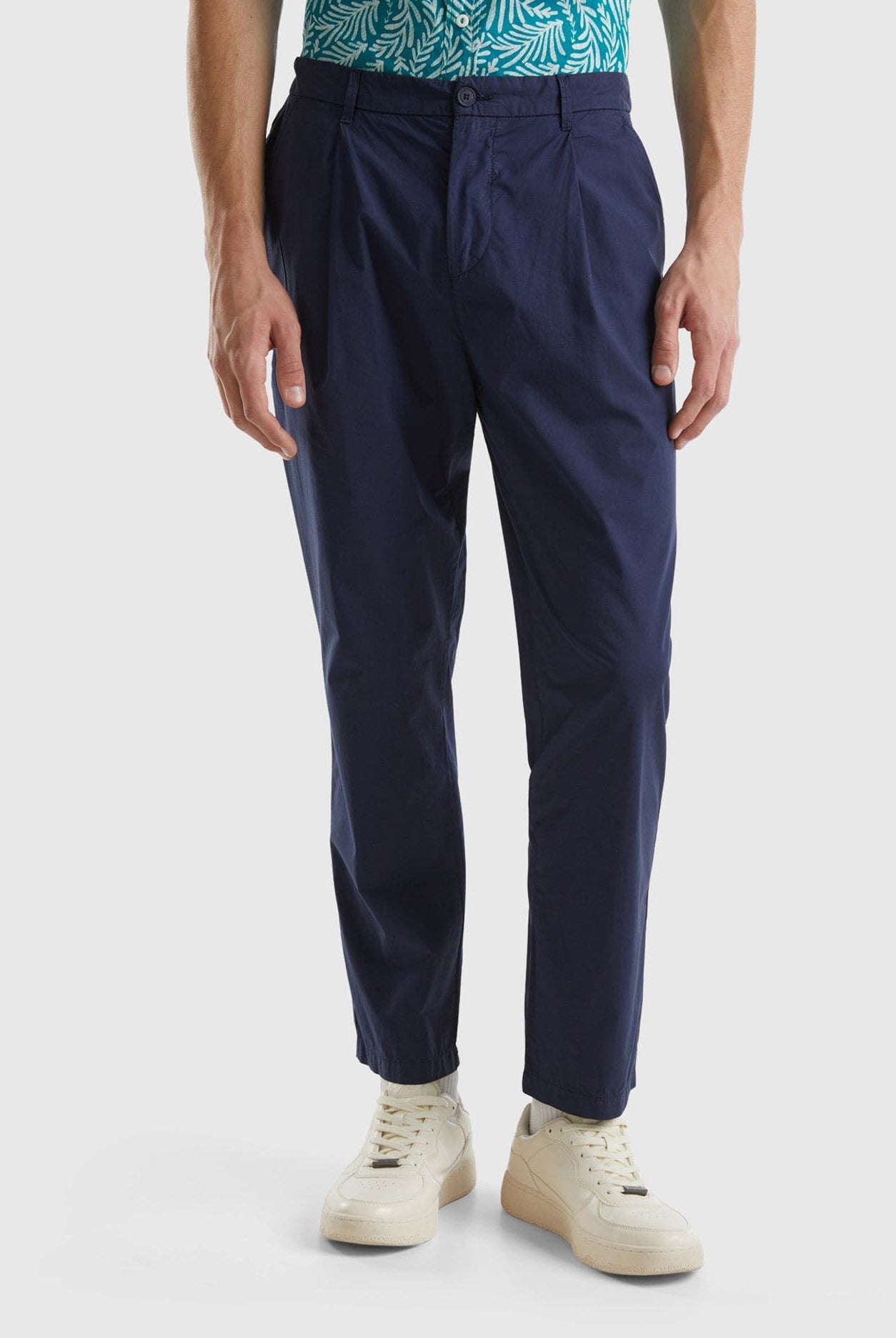 يونايتد كولورز اوف بينيتون بنطلون تشينو من القطن مزود بأربعة جيوب وفتحات للحزام