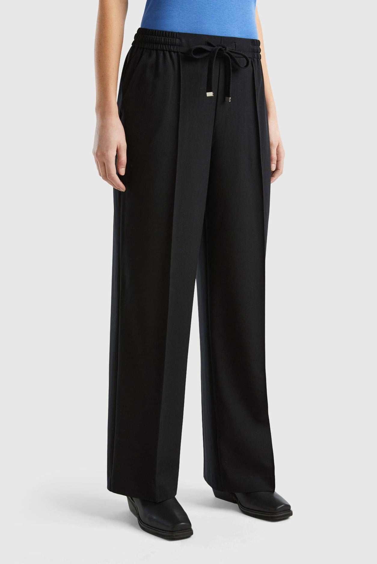 يونايتد كولورز اوف بينيتون بنطلون نسائي واسع بخطوط عالاجناب وبرباط