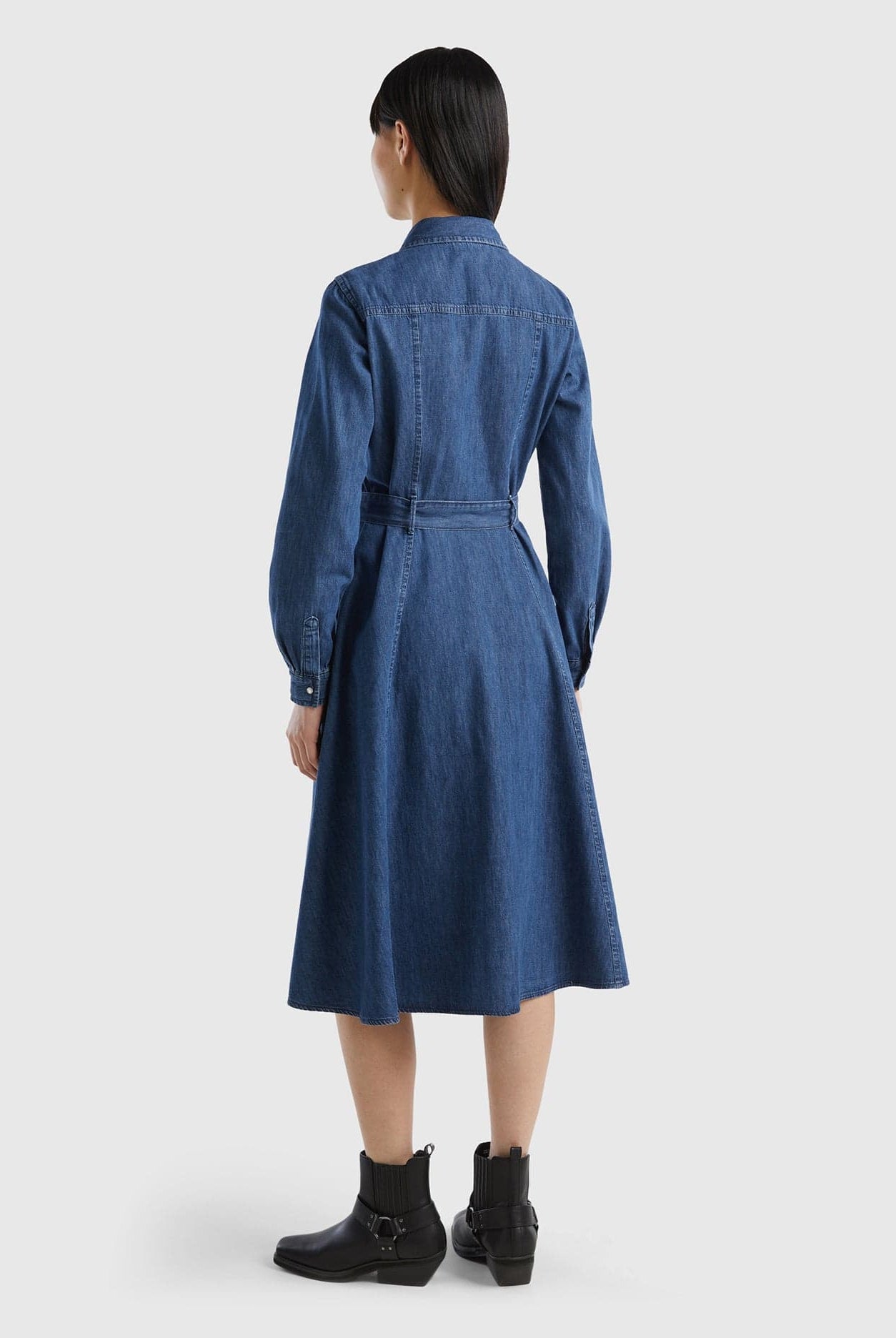 يونايتد كولورز اوف بينيتون فستان ميدي قميص جينز نسائي بحزام عالخصر وازرار