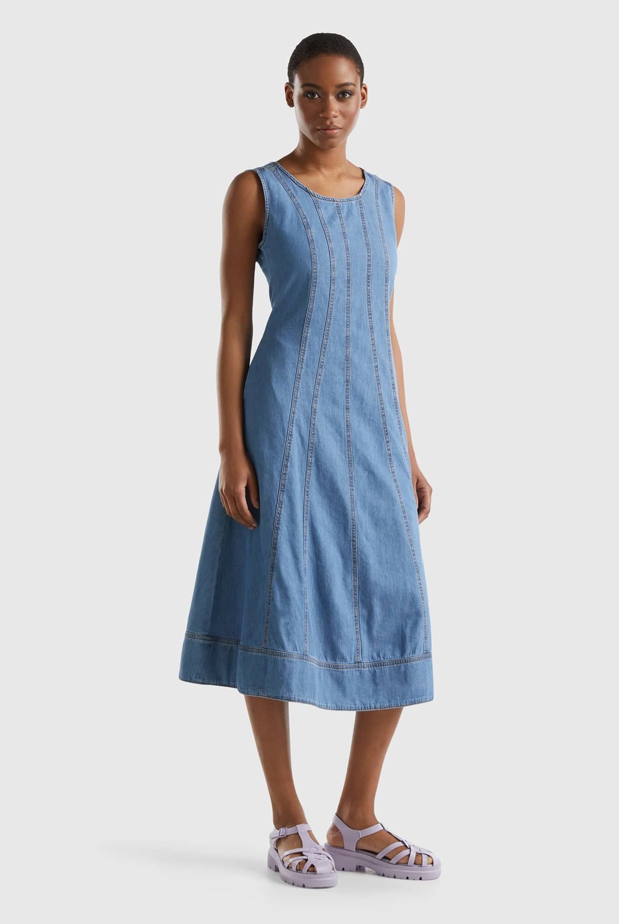 يونايتد كولورز اوف بينيتون فستان ميدي من مزيج القطن مع سحاب من الدنيم وتفاصيل زخرفية