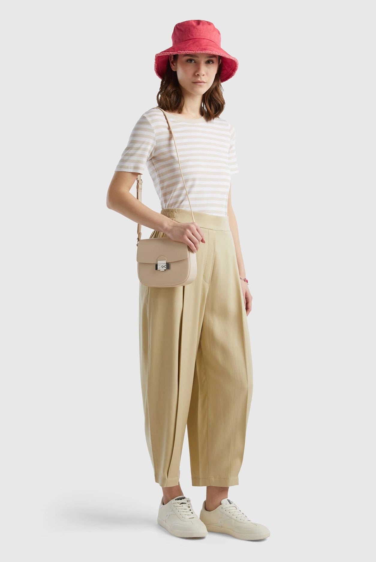 يونايتد كولورز اوف بينيتون بنطلون مقصوص بطيات واسع نسائي