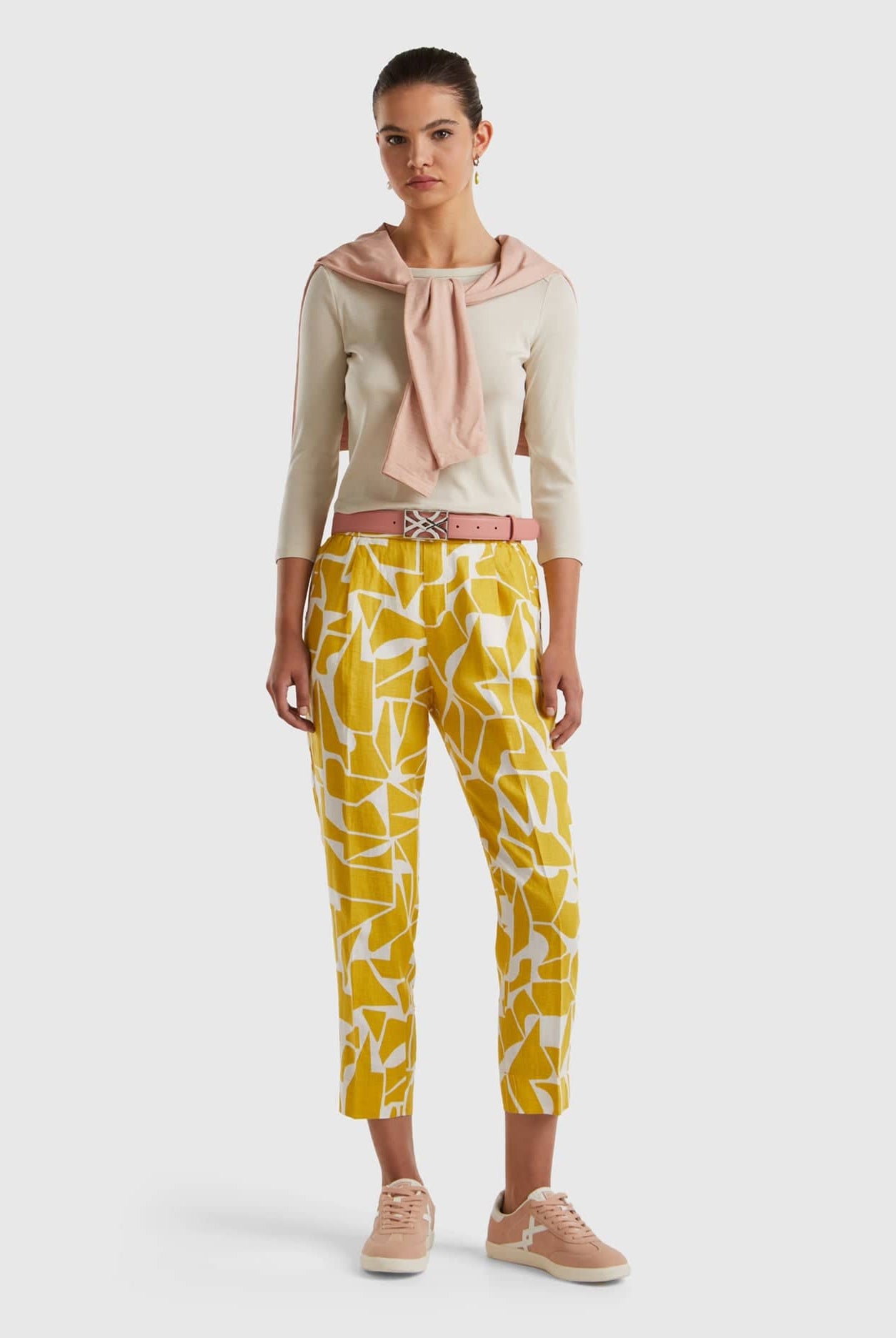 يونايتد كولورز اوف بينيتون بنطلون نسائي مزخرف بالكامل بخصر مرن من الكتان