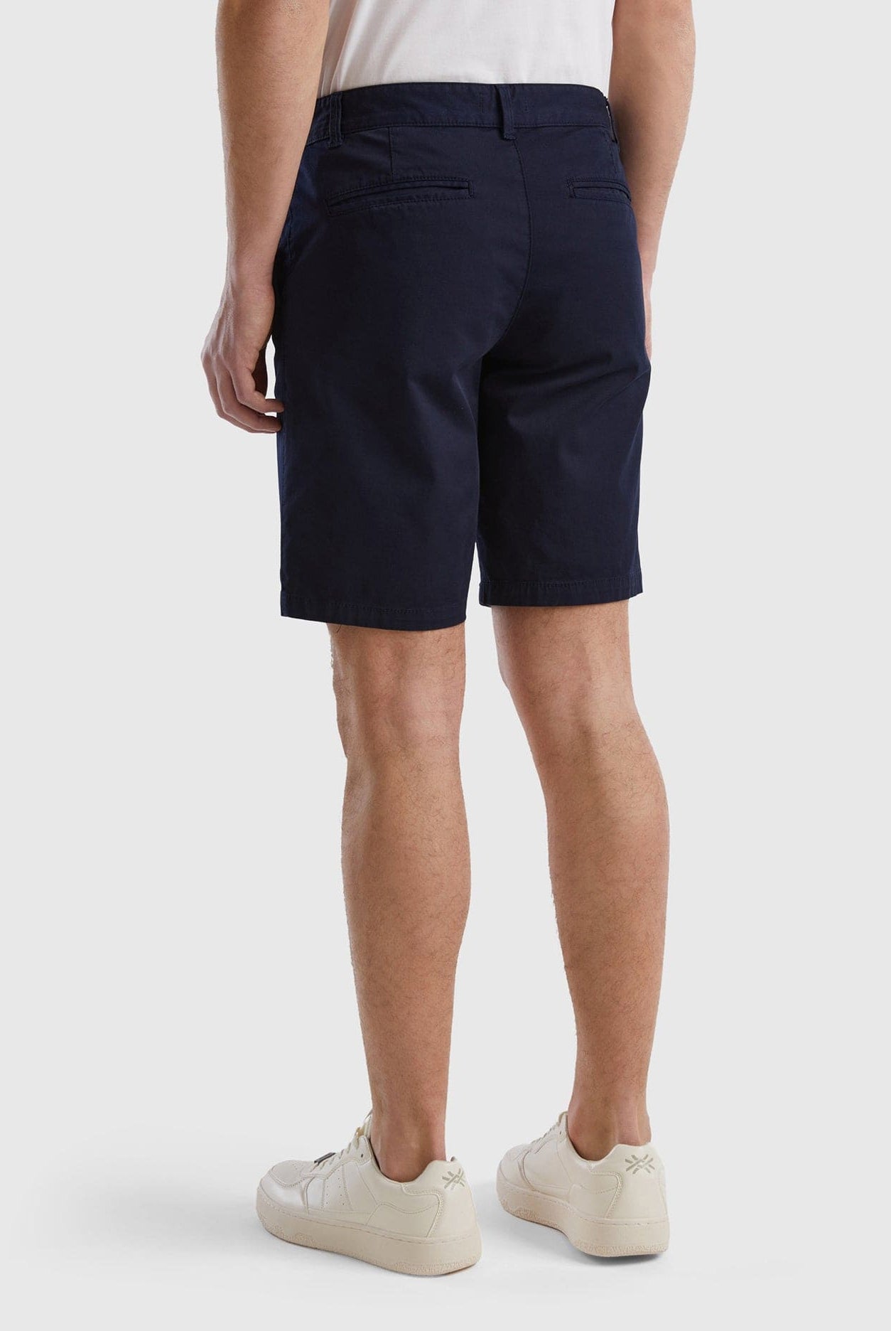 يونايتد كولورز اوف بينيتون شورت تشينو قطن مطاطي رجالي