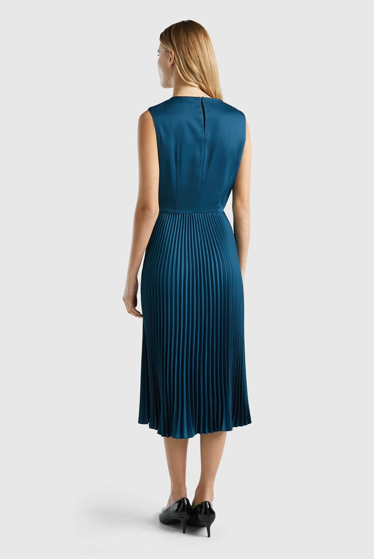 يونايتد كولورز اوف بينيتون فستان نسائي ميدي بتنورة مطوية