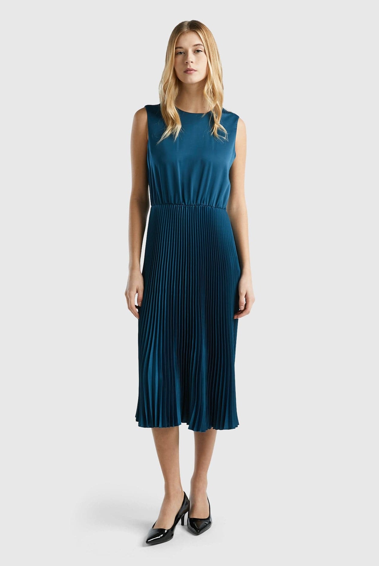 يونايتد كولورز اوف بينيتون فستان نسائي ميدي بتنورة مطوية