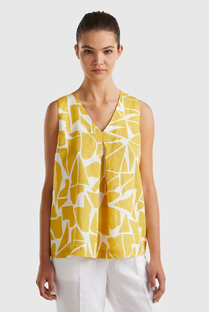 يونايتد كولورز اوف بينيتون بلوزة نسائية مشجرة من الكتان فتحة صدر على شكل حرف V بدون اكمام