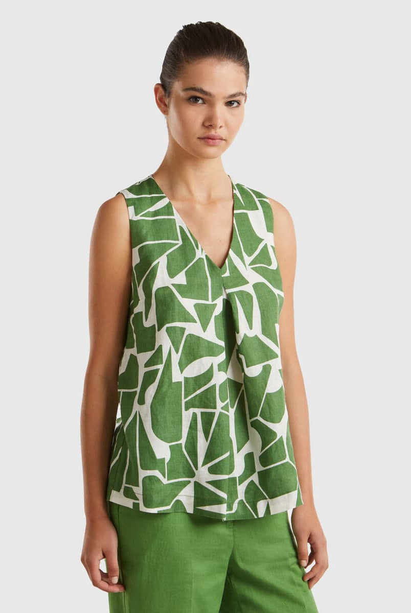 يونايتد كولورز اوف بينيتون بلوزة نسائية مشجرة من الكتان فتحة صدر على شكل حرف V بدون اكمام