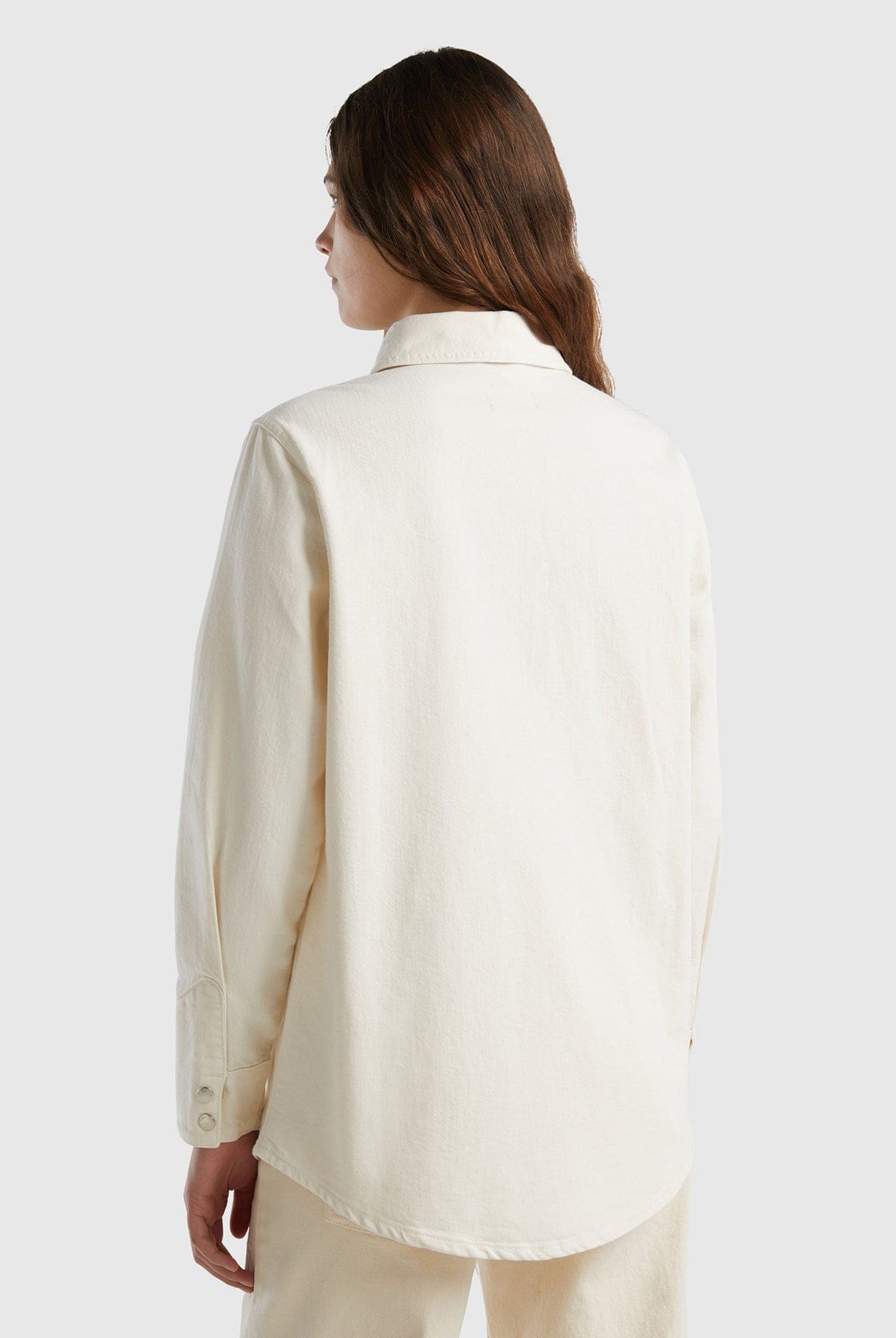 يونايتد كولورز اوف بينيتون قميص نسائي فضفاض بتطريز زهور