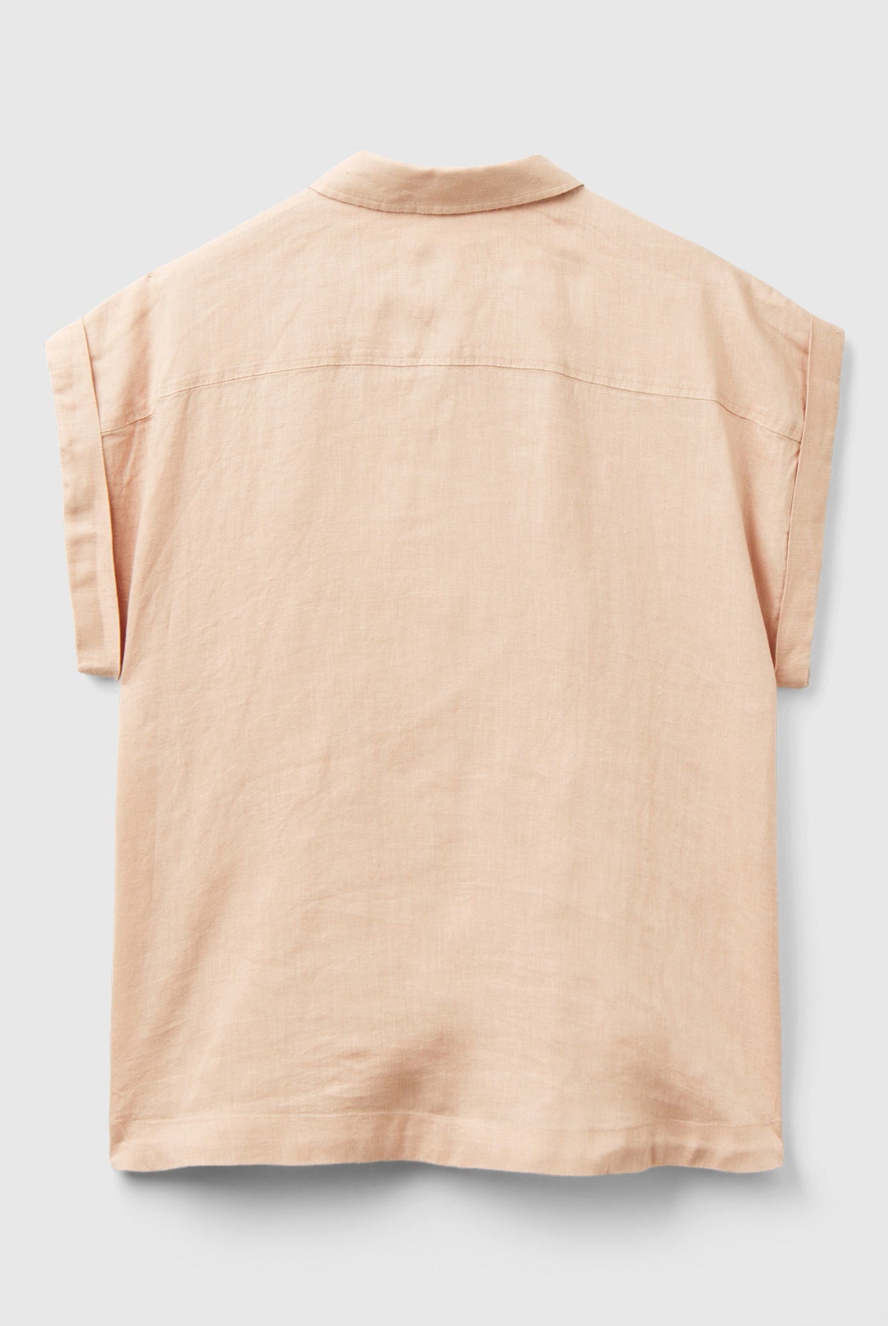 خصومات يونايتد كولورز اوف بينيتون قميص كتان 100% بأكمام قصيرة